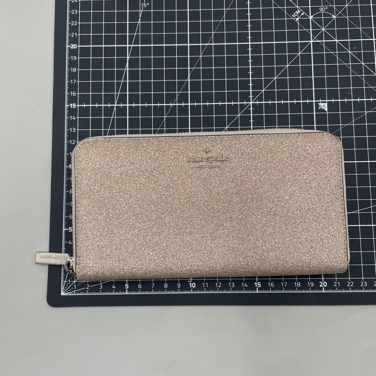 極美品 kate spade new york ケイトスペード 長財布 ラウンド 