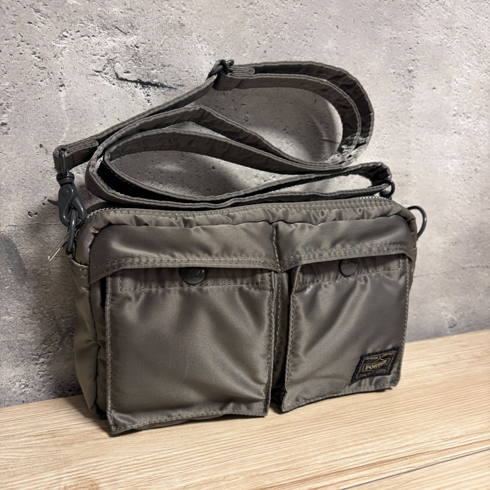 【希少】PORTER タンカー　シルバーグレー　ハンドバック 希少 美品 ポーター タンカー ショルダーバッグ シルバーグレー PORTER