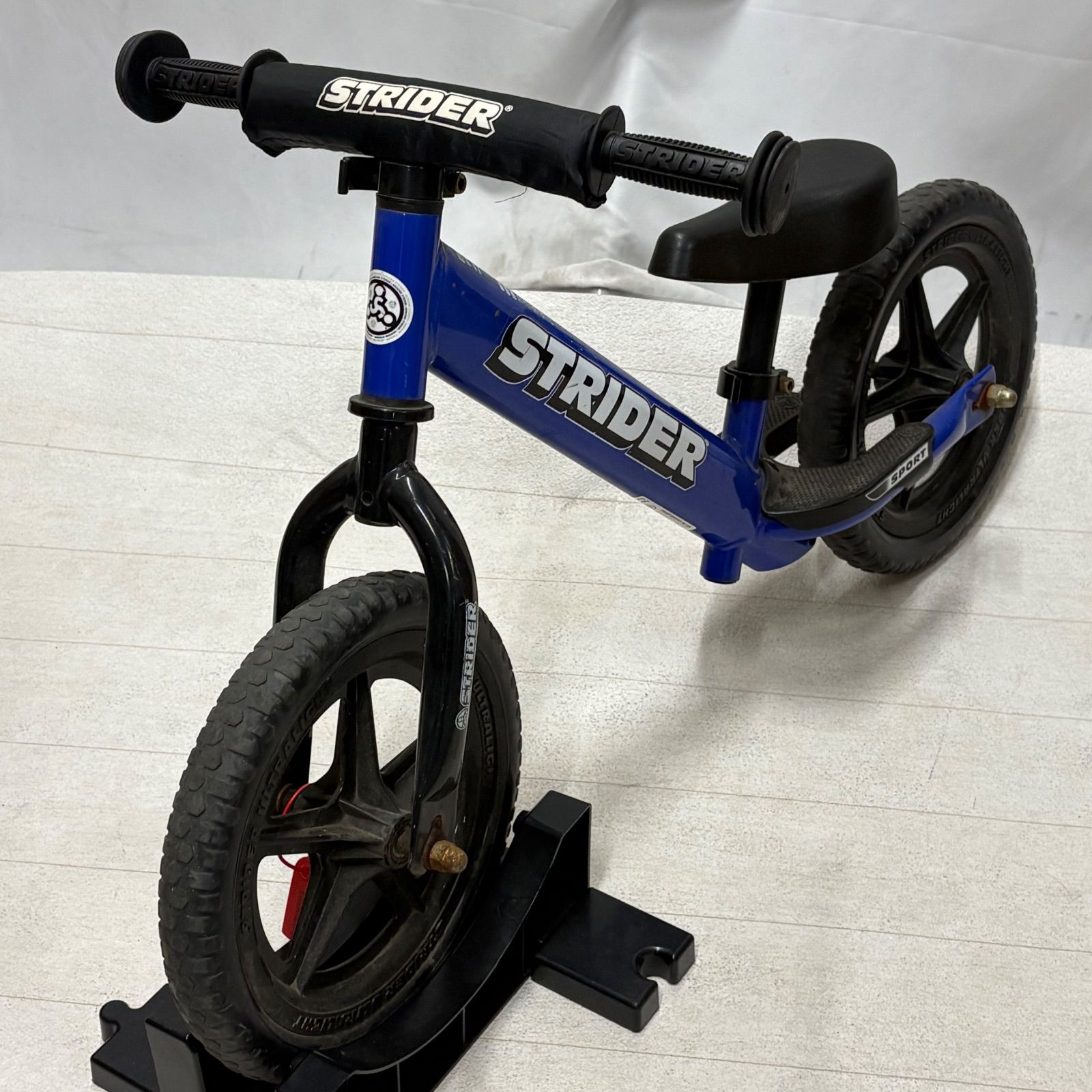 STRIDER ストライダー 青 ブルー 12インチ クラシック Classic 【公式