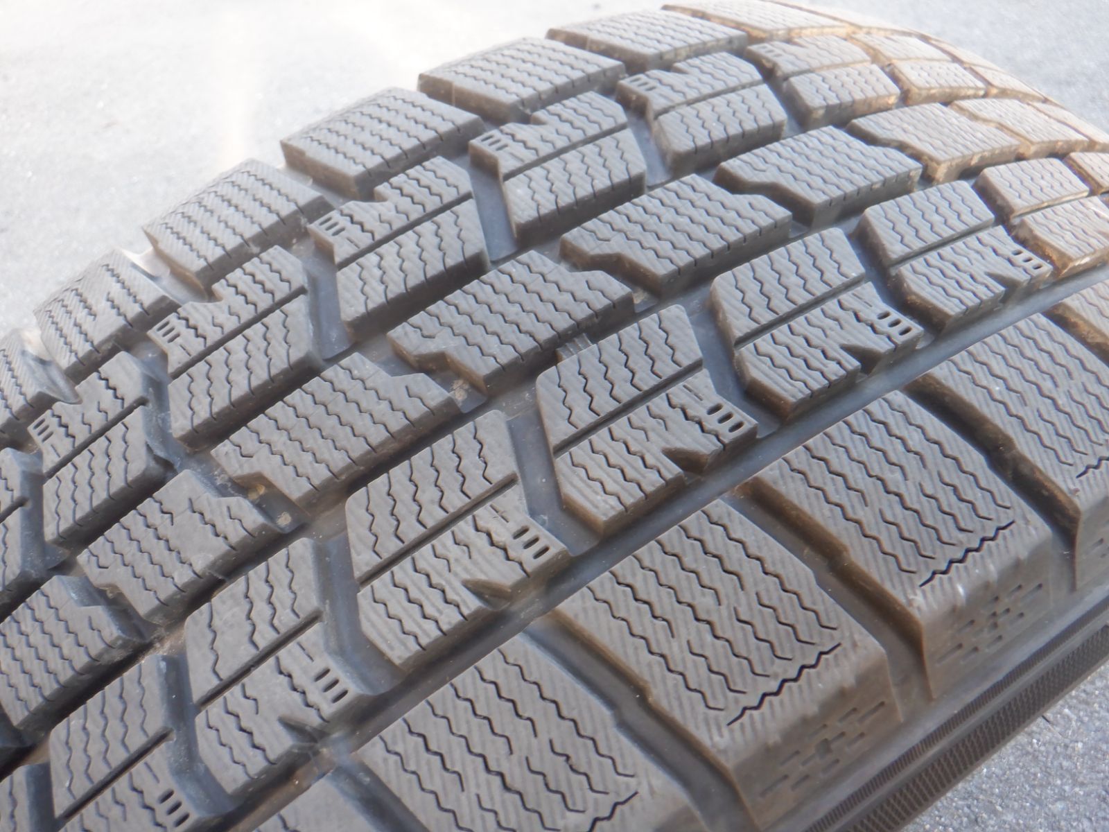 未使用に近い 215/55R17 グッドイヤー アイスナビ7 2025年製 4本
