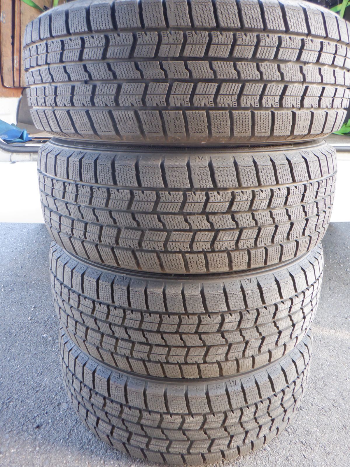 未使用に近い 215/55R17 グッドイヤー アイスナビ7 2025年製 4本