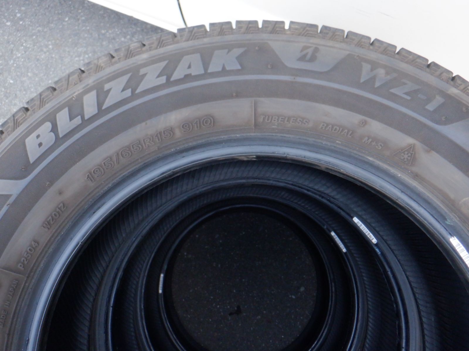 未使用に近い 195/65R15 ブリヂストン ブリザックWZ-1 2025年製 4本