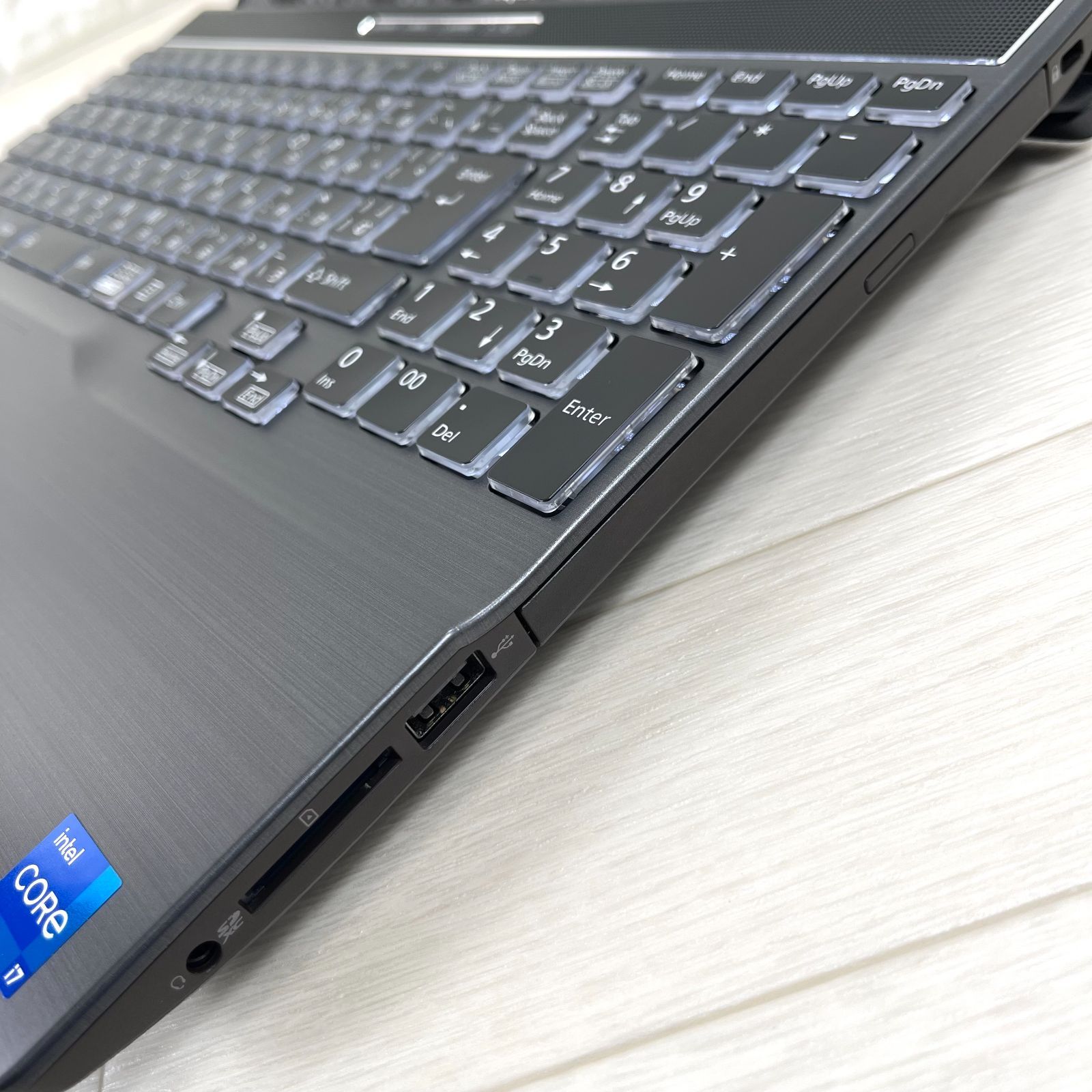 2021年モデル 富士通 第11世代 corei7 高速SSD512GB メモリ16GB LED 
