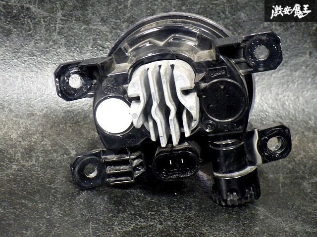 お得，大人気 【破損無し！ 即発送！】点灯OK！ Valeo 純正 フォグ