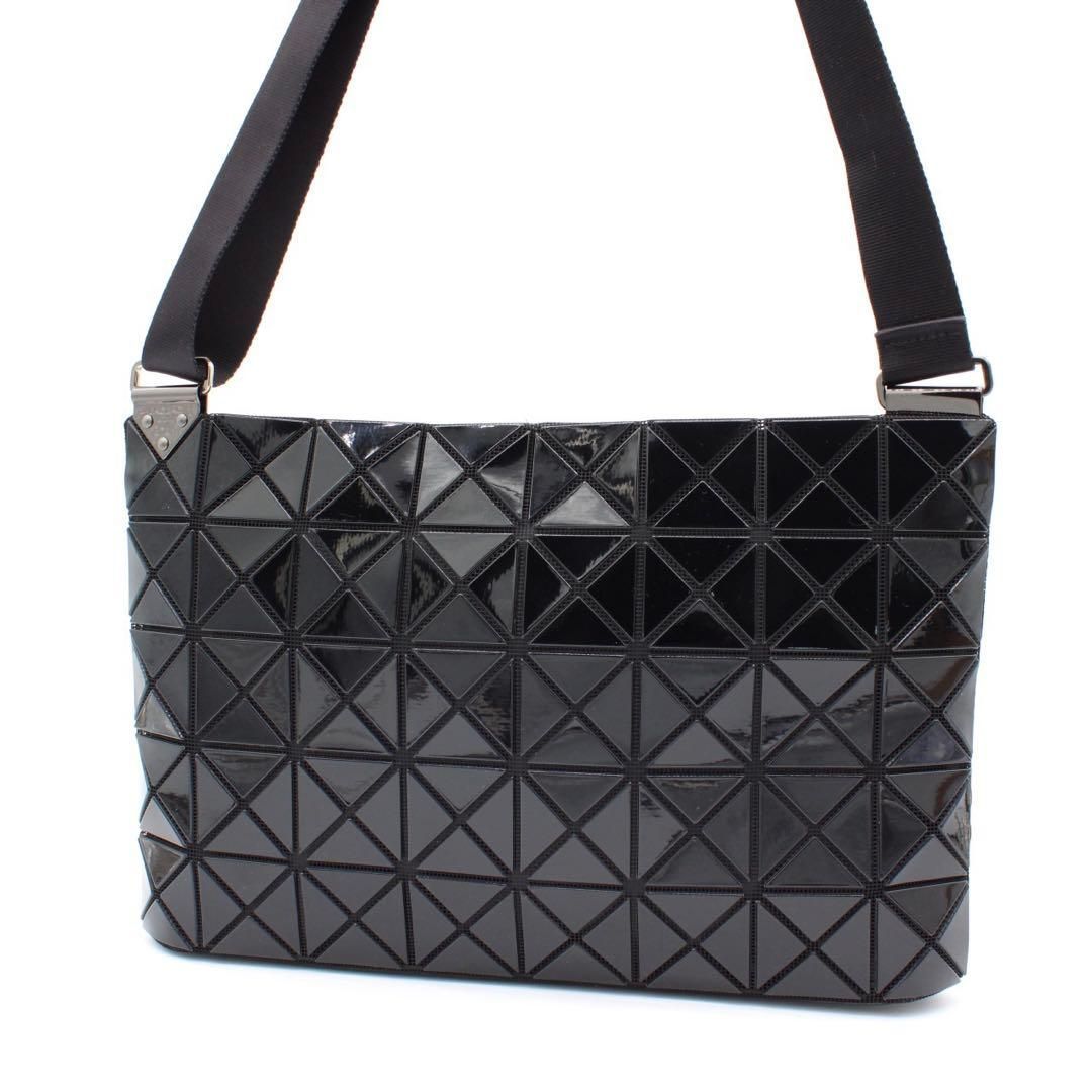 極美品】BAOBAO ISSEY MIYAKE ショルダーバッグ 斜め掛け 黒 - メルカリ