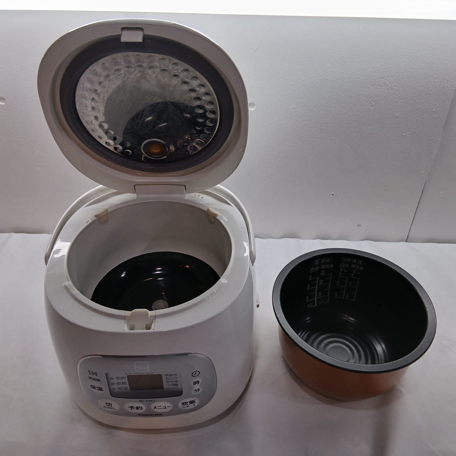 東芝（TOSHIBA）】IHジャー炊飯器 RC-5XE3【3合炊き/2016年製】／SK 
