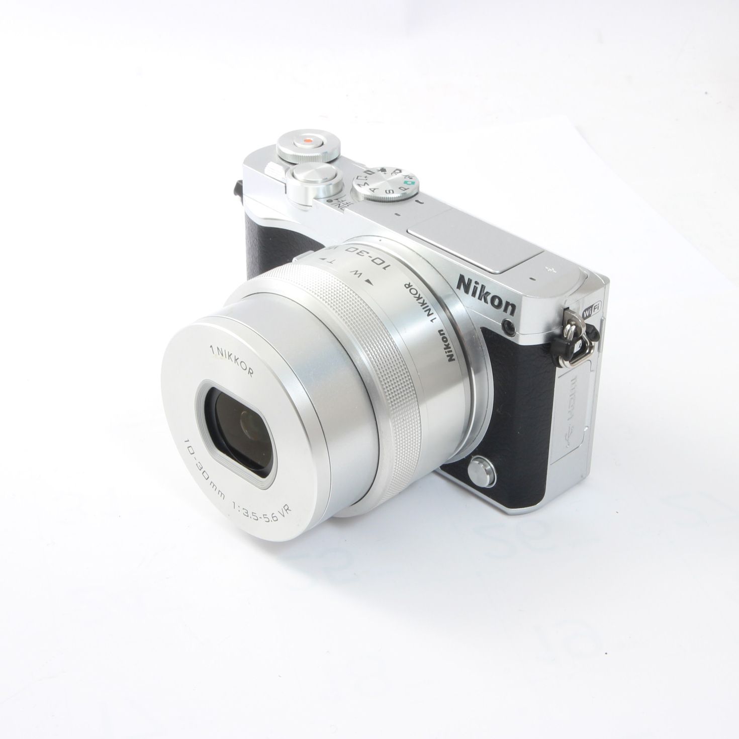ニコン Nikon1 J5 シルバー + 10-30mm 標準パワーズームレンズキット 