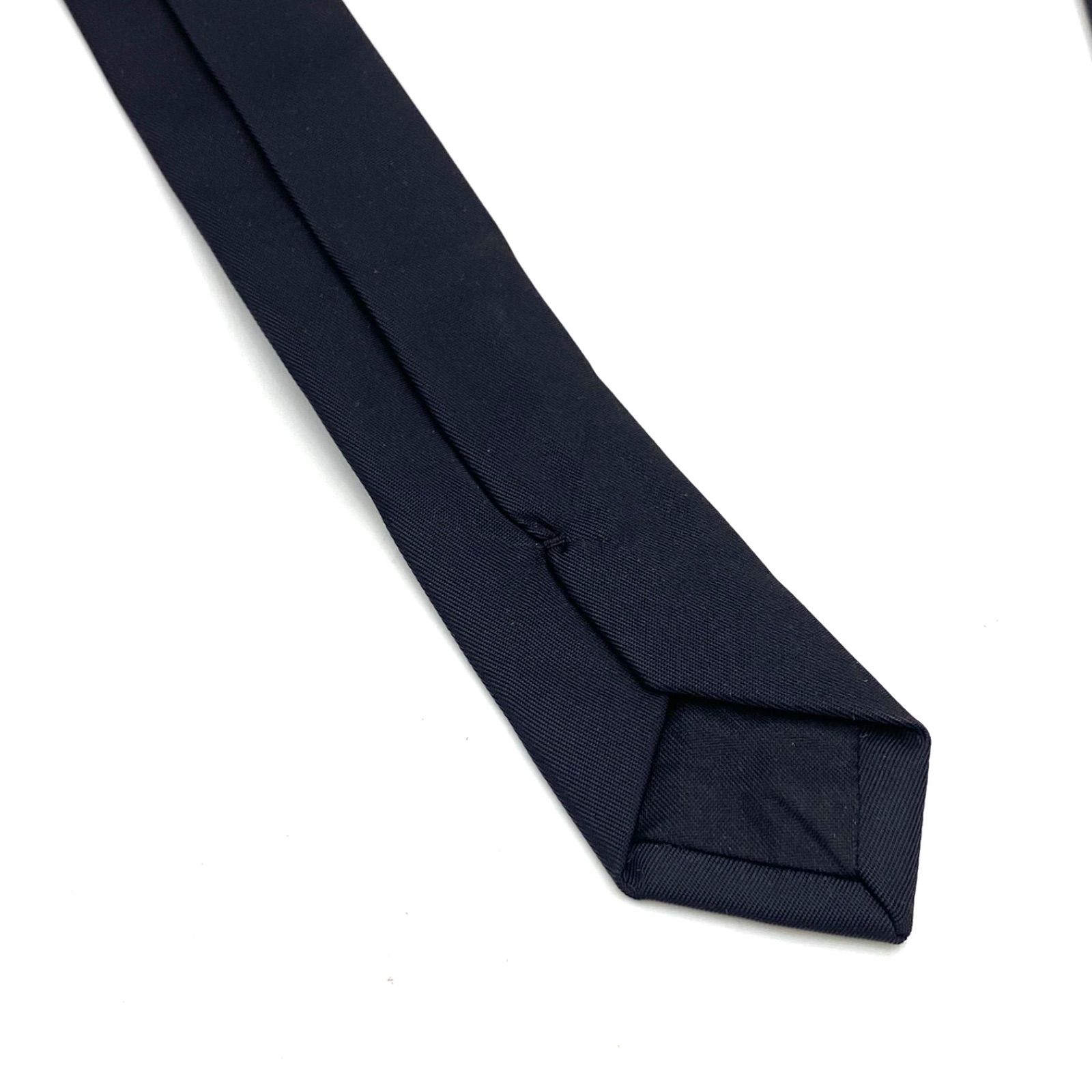 PRADAシルクリナイロン トライアングルプレート ギャバジンネクタイ ブラック PRADA プラダ ギャバジン Re-Nylon ネクタイ 三角ロゴ トライアングル