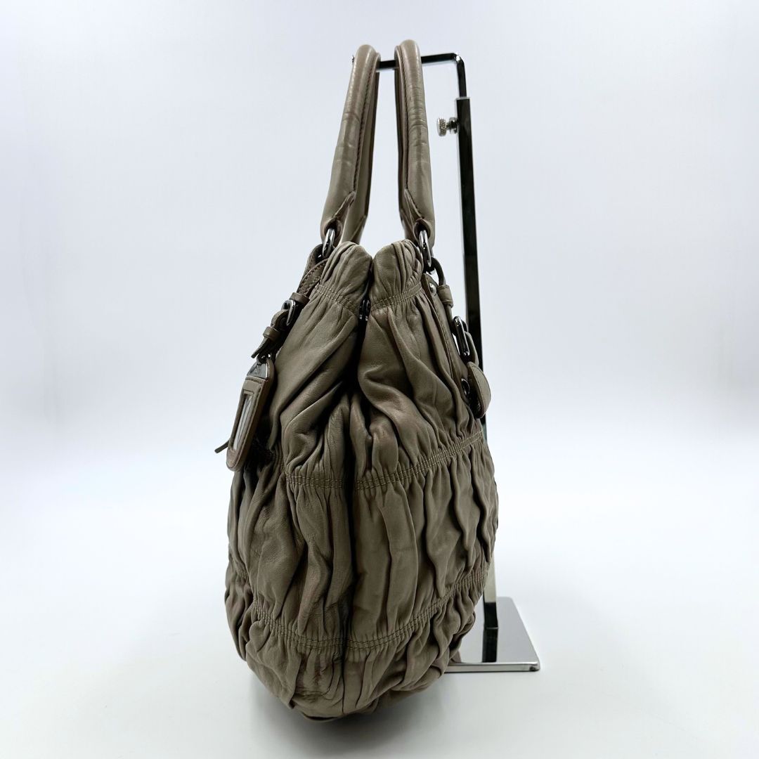美品】Prada ナッパゴーフル ギャザー 2WAY ショルダーバッグ - メルカリ