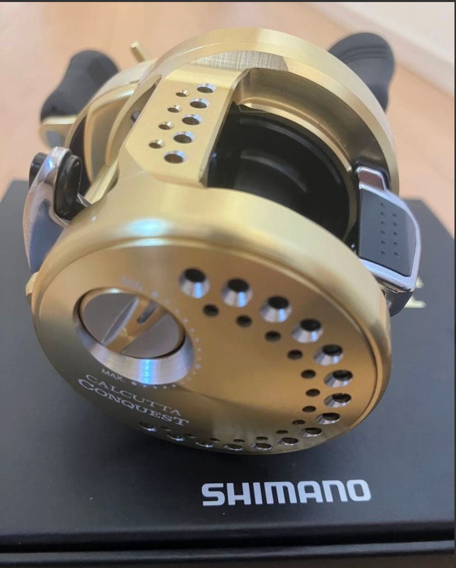 極美品】 シマノ 15カルカッタコンクエスト200 ノーマル アベイル
