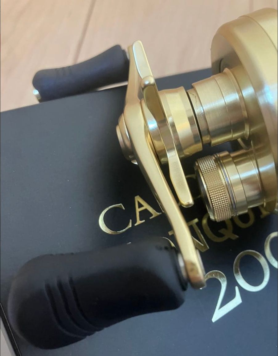 極美品】 シマノ 15カルカッタコンクエスト200 ノーマル アベイル