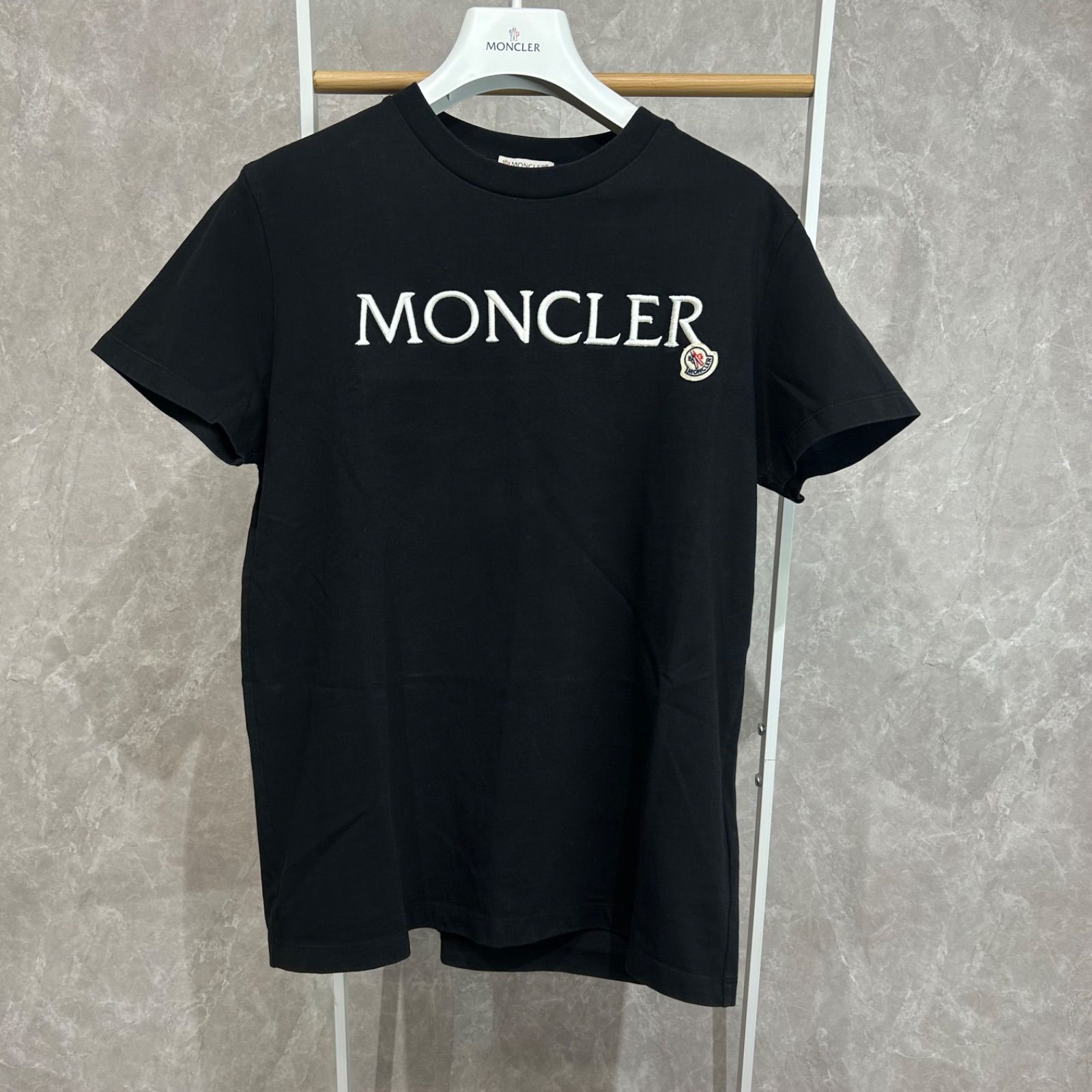 大人気モデル】MONCLER モンクレール Tシャツ 半袖刺繍ロゴ黒M - メルカリ
