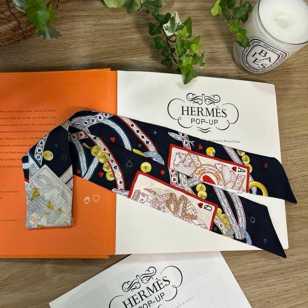 HERMESエルメス ツイリー ハートのクイーン トランプ ビジュー付