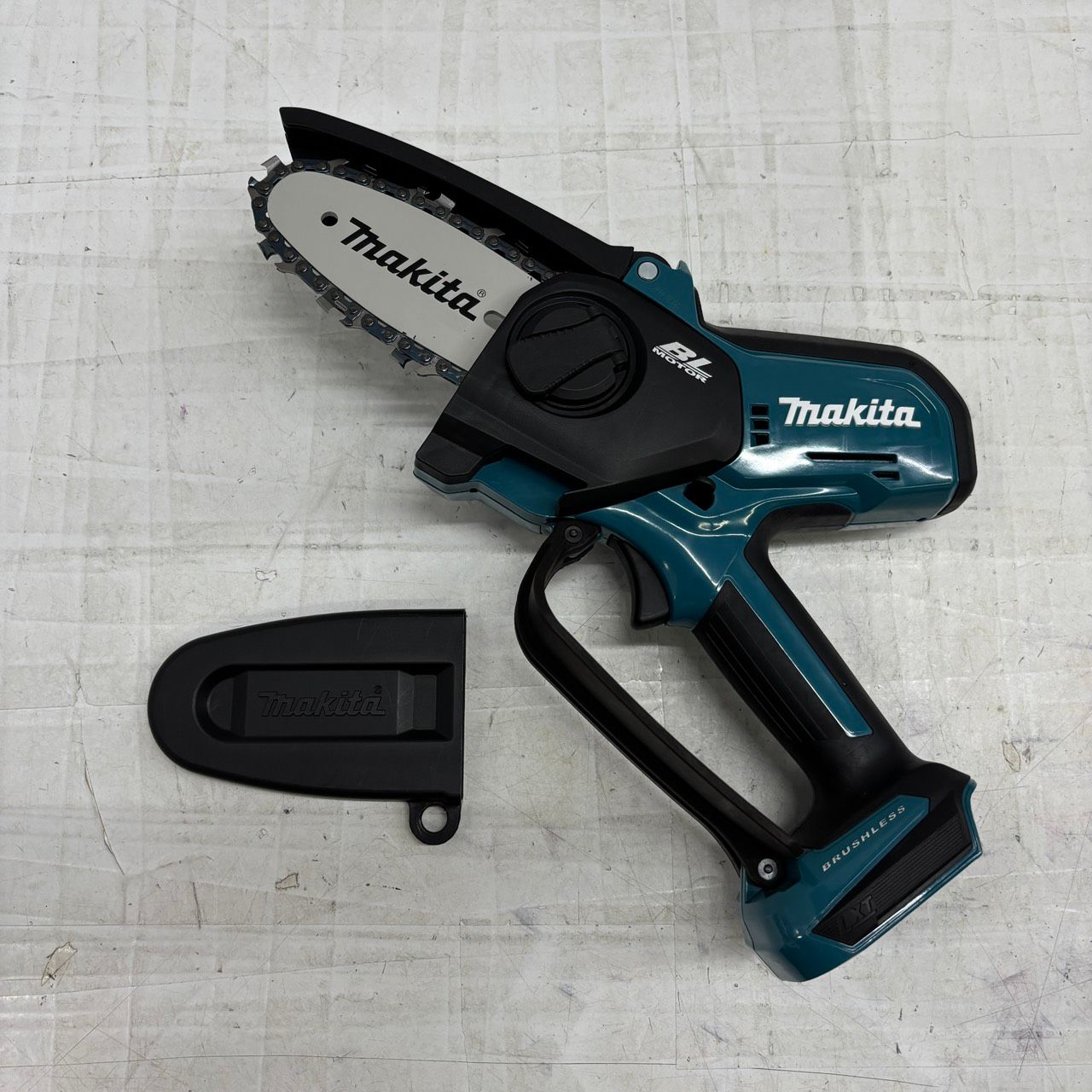 送料無料h13350 makita マキタ 100mm 充電式ハンディソー MUC101D 18V 本体のみ 工具 電動工具 大工道具 DIY 作業用品 建築 建設用品 美品