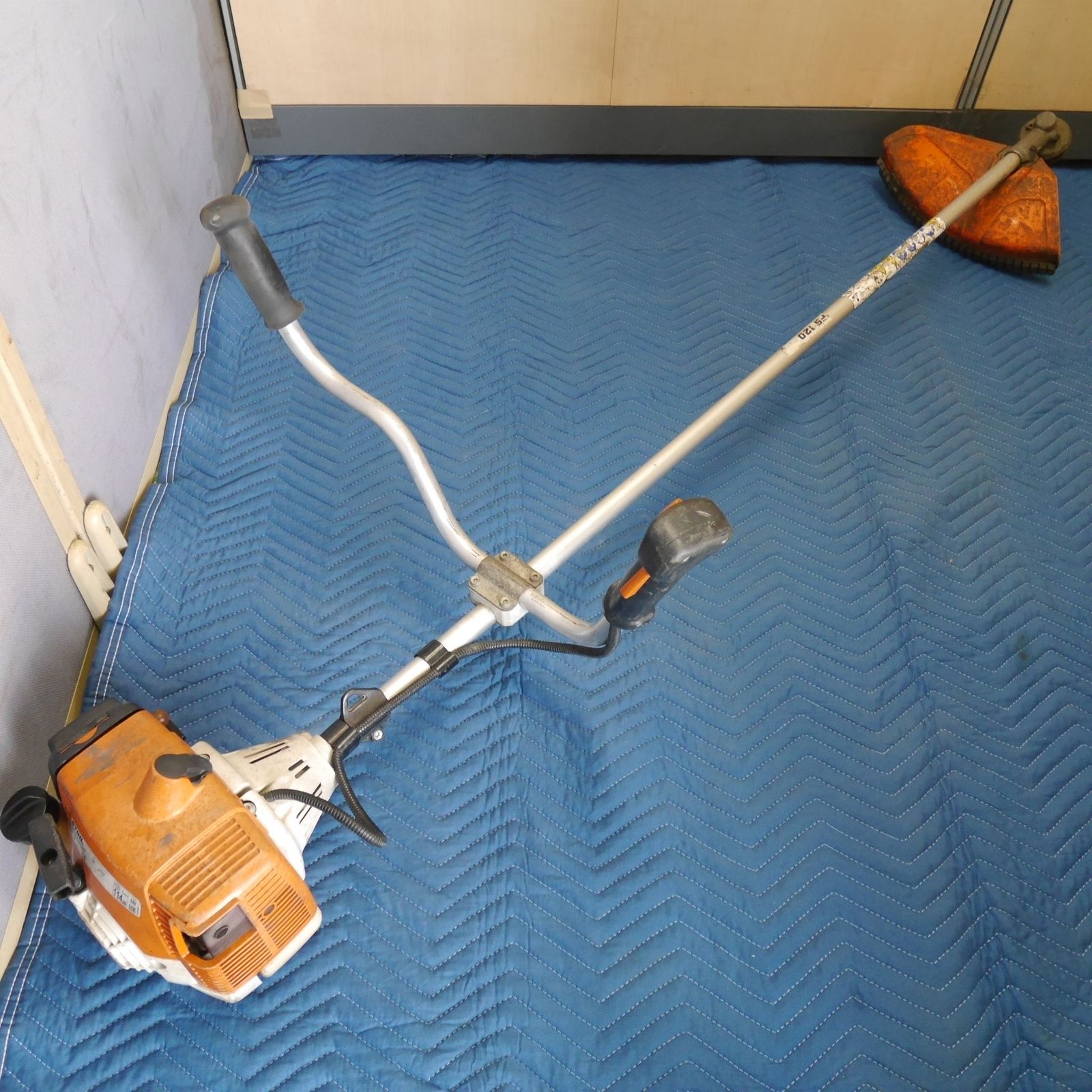 岐阜発 直接引取限定】☆STIHL スチール エンジン 刈払機 FS120 刈り 