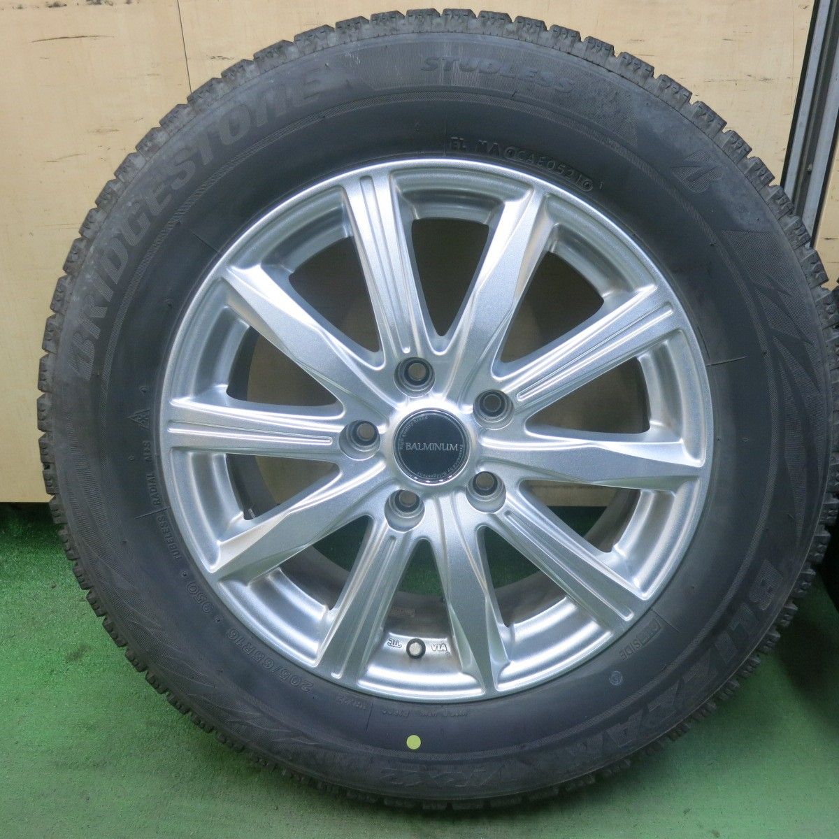 新品】スタッドレスタイヤREVO-GZ 2014年製205/65R16 4本SET タイヤ