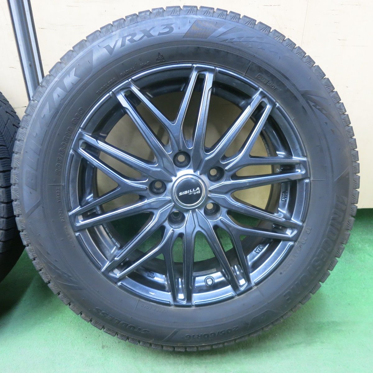 バリ溝！23年！キレイ！9分☆スタッドレス 205/60R16 ブリヂストン 