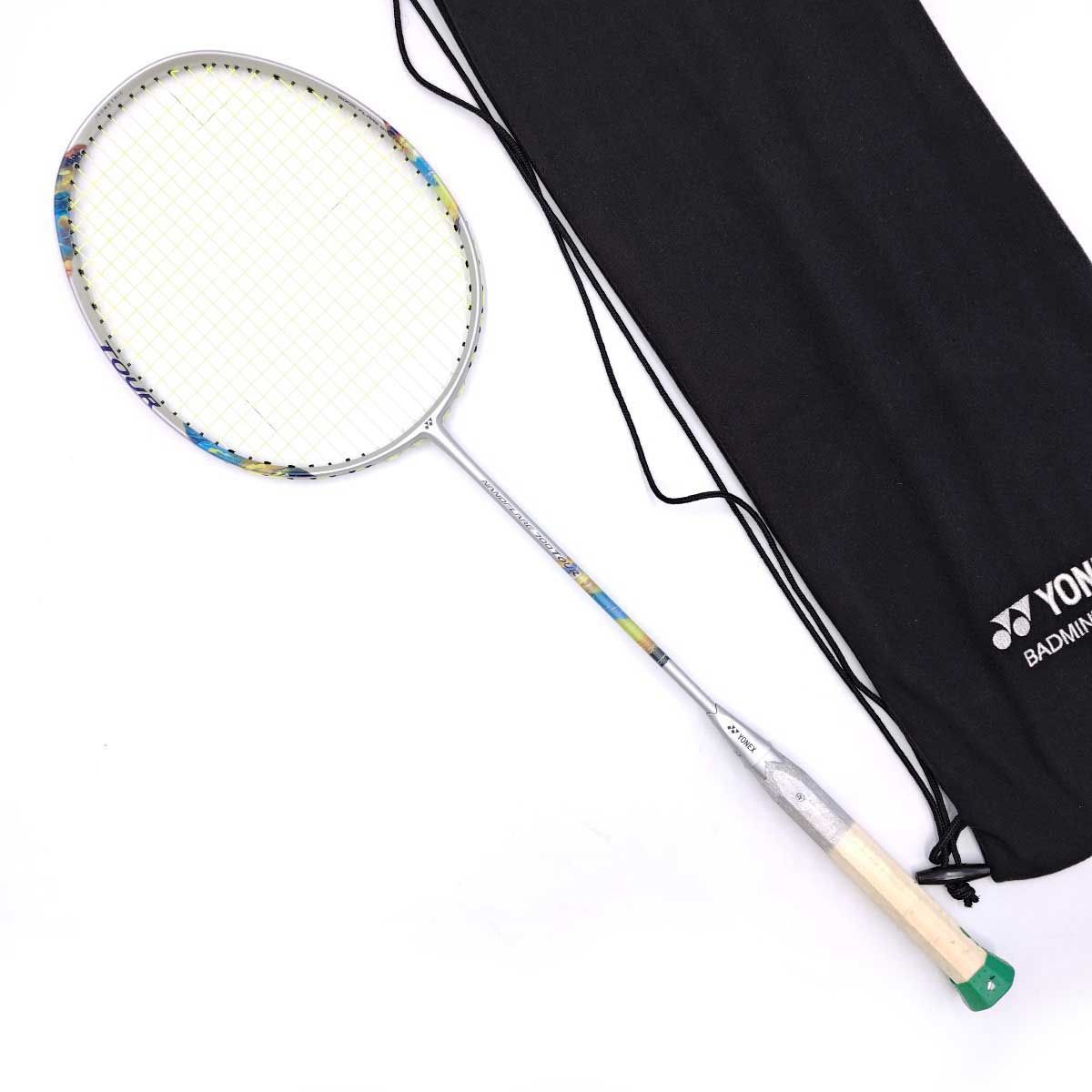 [美品]ヨネックス　ナノフレア700 TOUR ツアー　4UG5 ヨネックス NANOFLARE 700 TOUR バドミントンラケット ナノフレア700