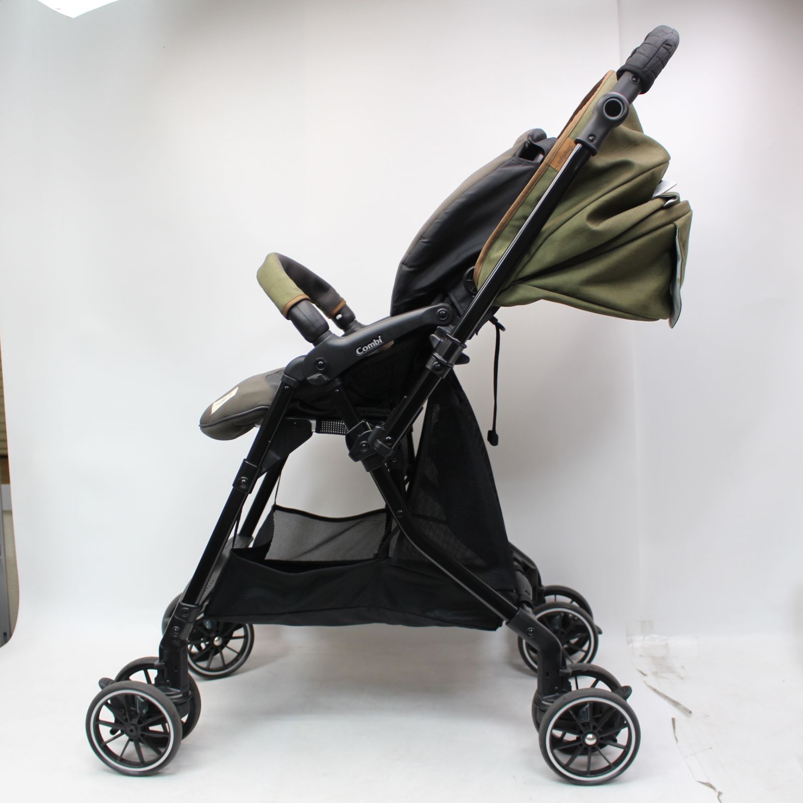S604)コンビ スゴカルα compact エッグショック Simplight AW カーキ
