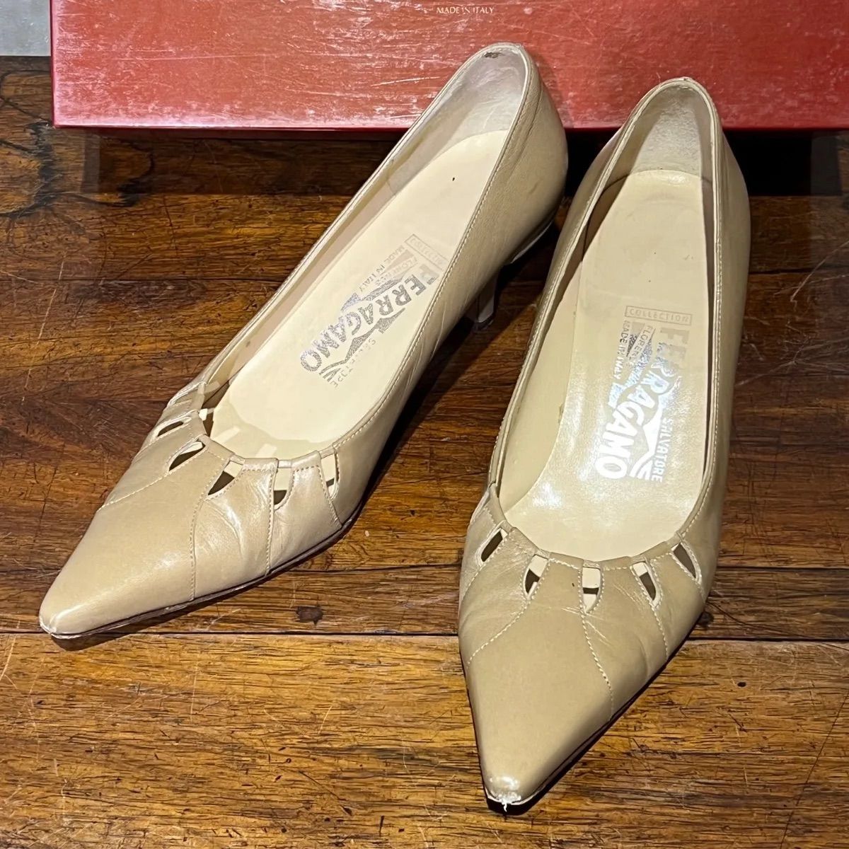 Salvatore Ferragamo サルヴァトーレ フェラガモ ベージュパンプス 