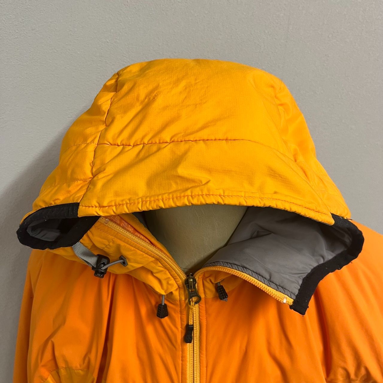 □HAGLOFS ホグロフス 中綿フード ダウンジャケット オレンジ 古着 A26 