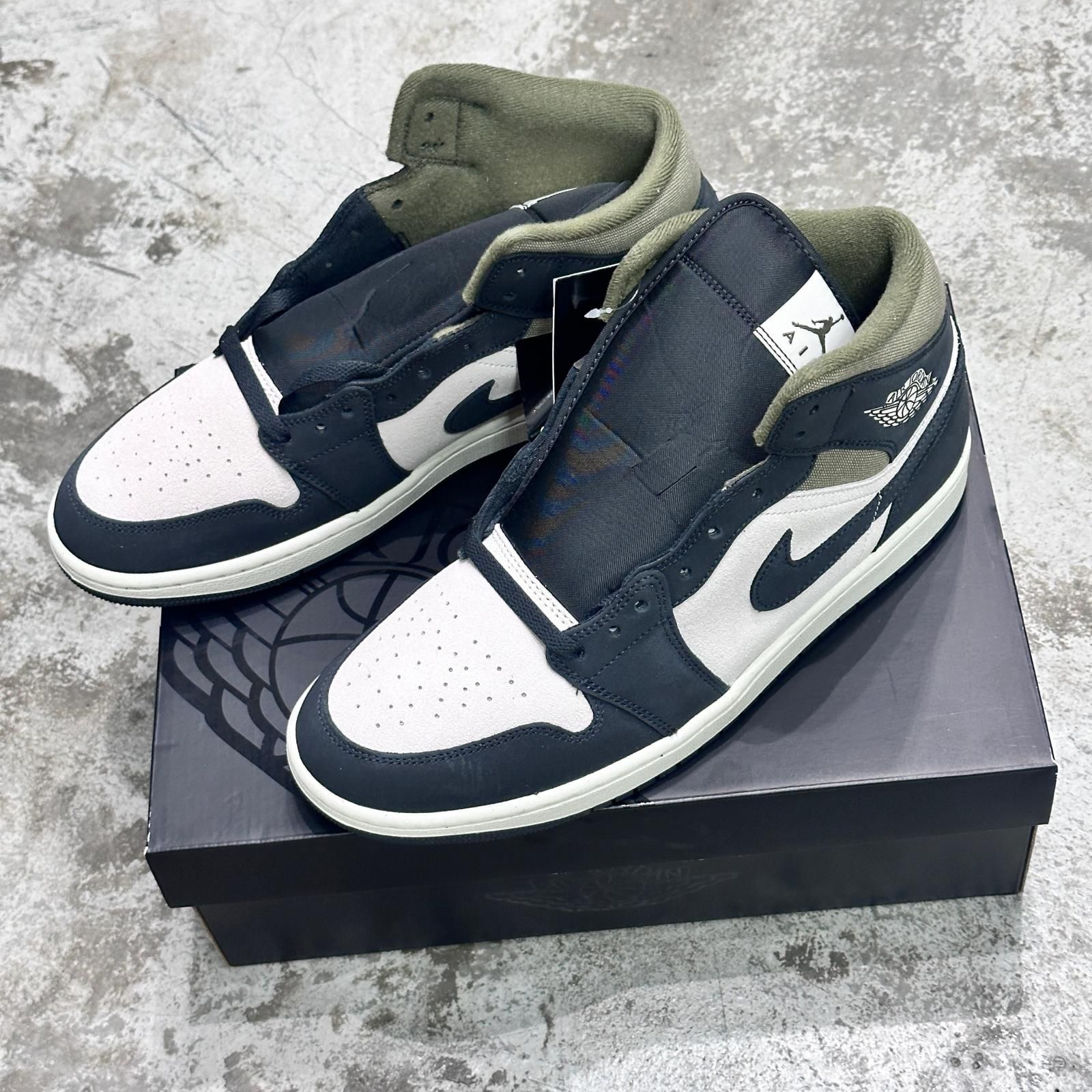 国内正規 未使用 NIKE Air Jordan 1 Mid SE ジョーダン1 スニーカー 