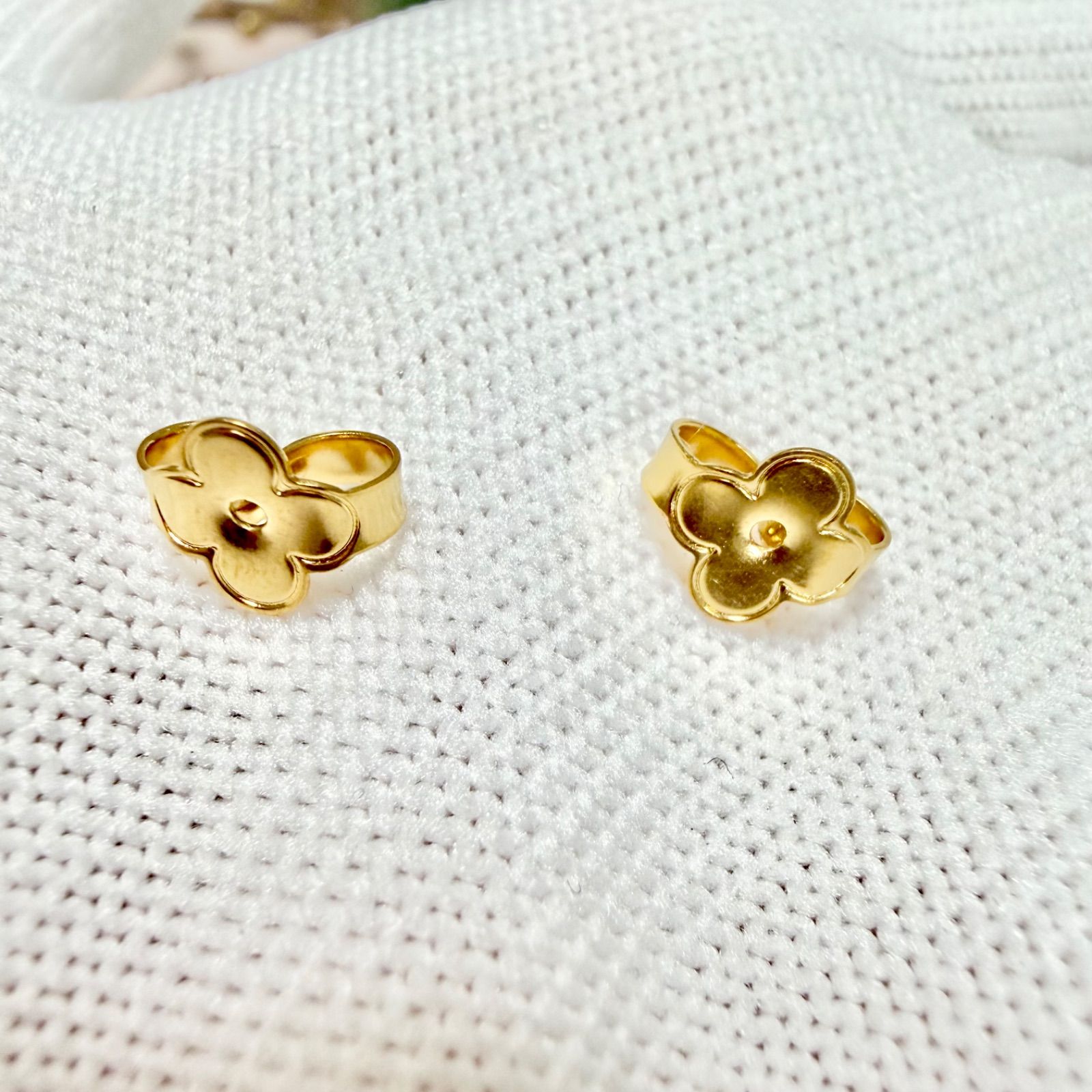 ヴィトン　ピアス LOUIS VUITTON ルイヴィトン エセンシャルV ピアス ゴールド G2512-011