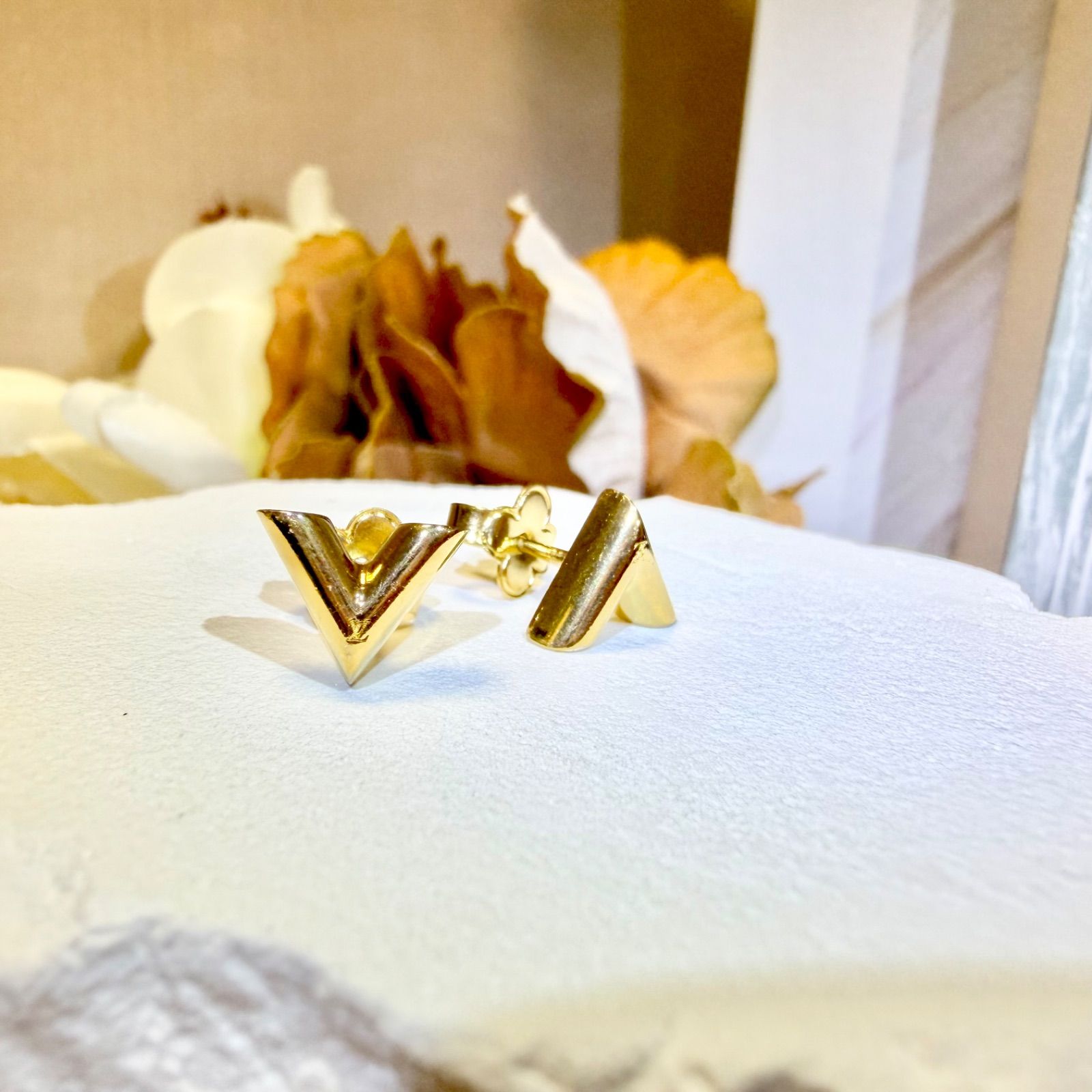 LOUIS VUITTON ルイヴィトン エセンシャルV ピアス ゴールド G2512-011