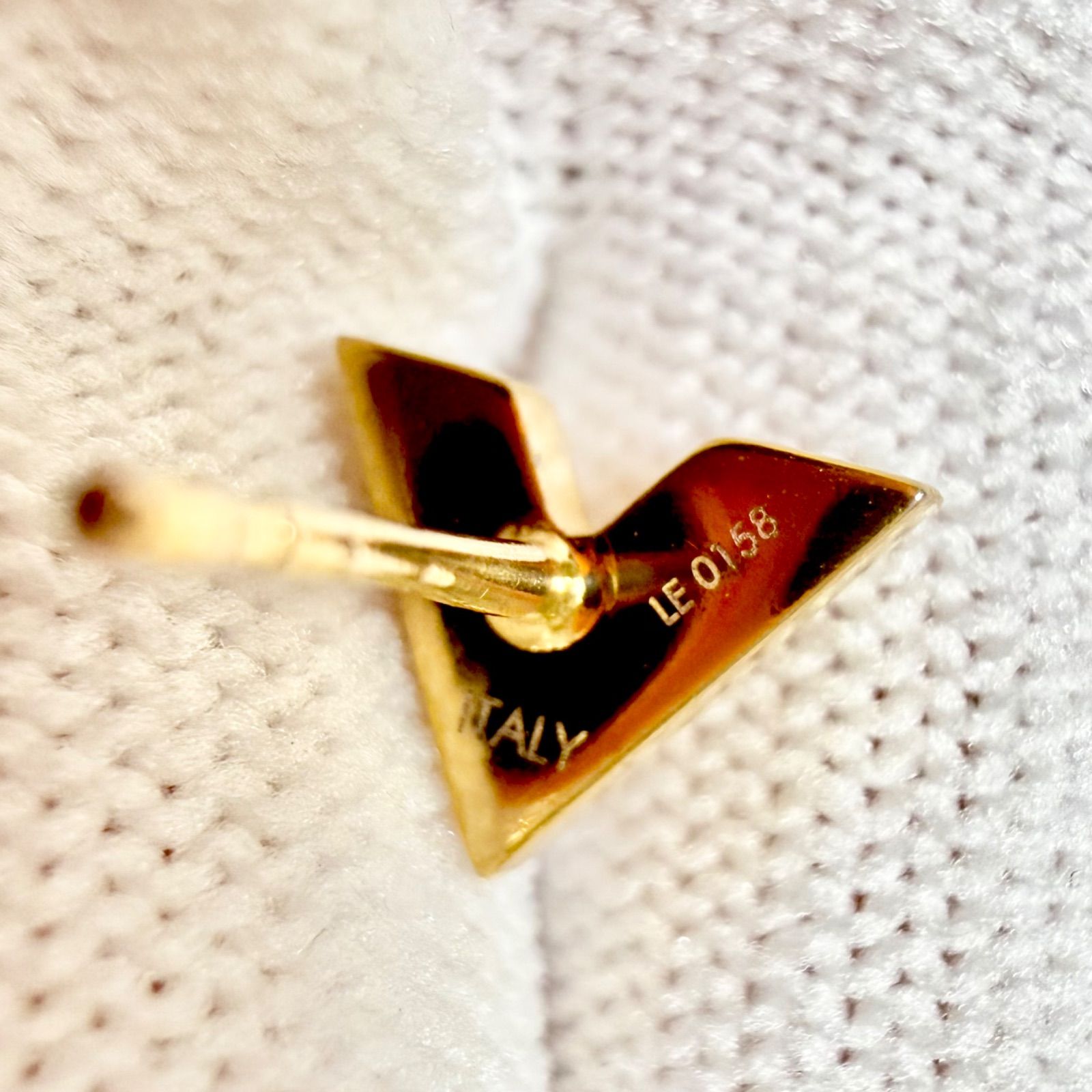 LOUIS VUITTON ルイヴィトン エセンシャルV ピアス ゴールド G2512-011