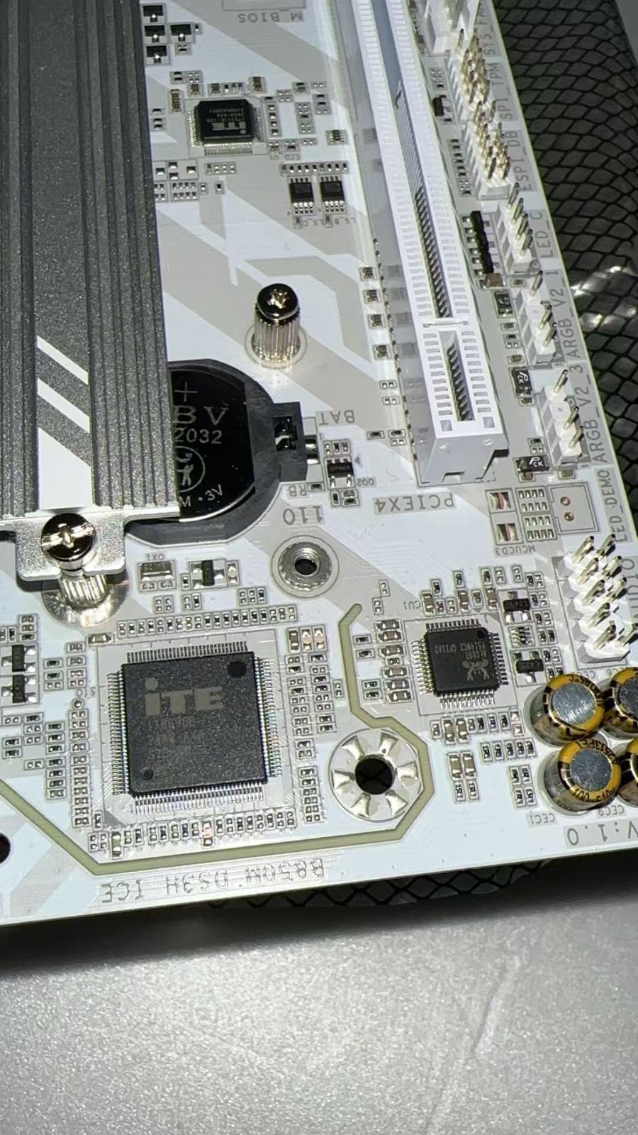 GIGABYTE B850M DS3H ICE AM5 DDR5 Micro-ATX 中古美品 - メルカリ