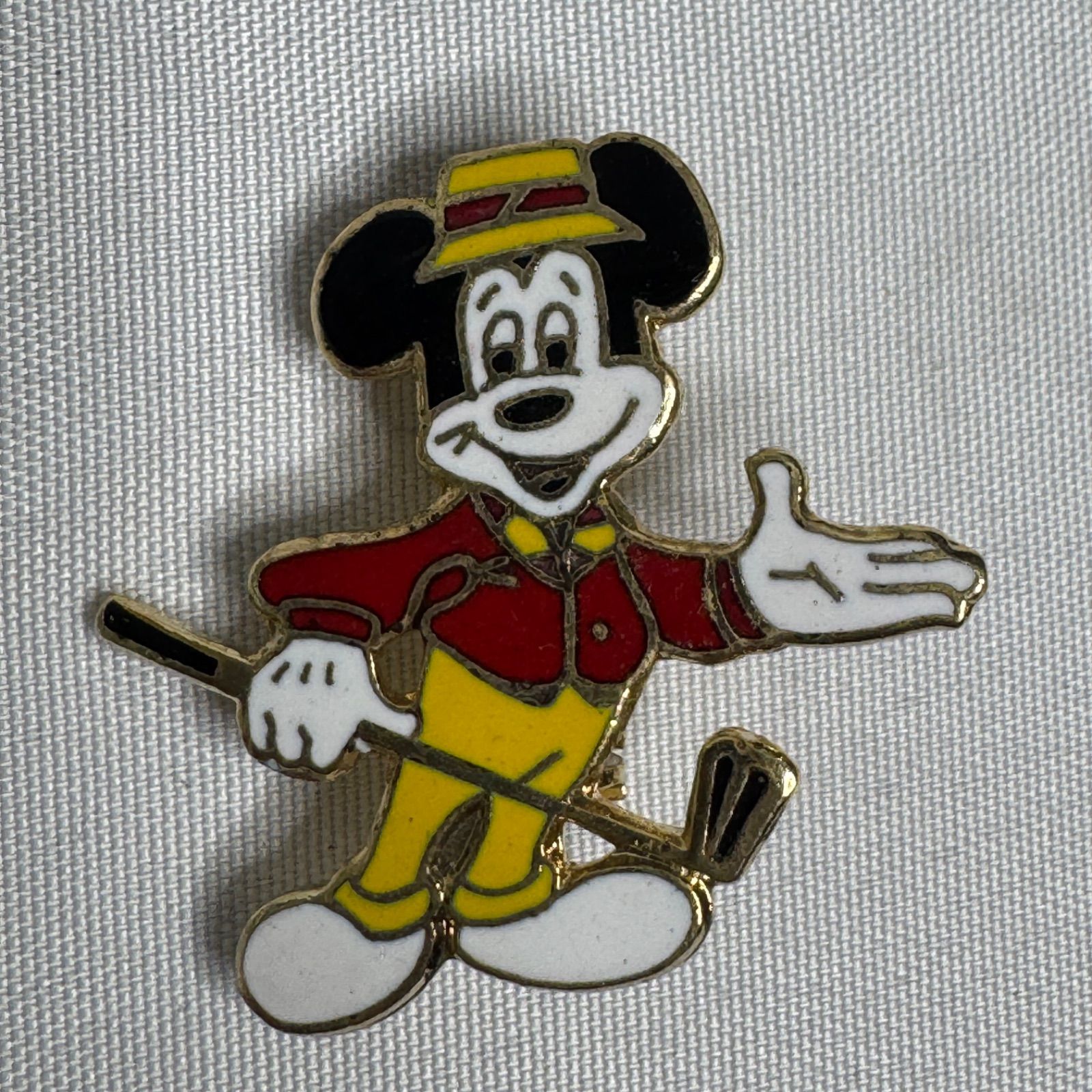 ディズニー ♢ミッキーマウス ゴールドカラー ブローチ♥ ピンバッジ