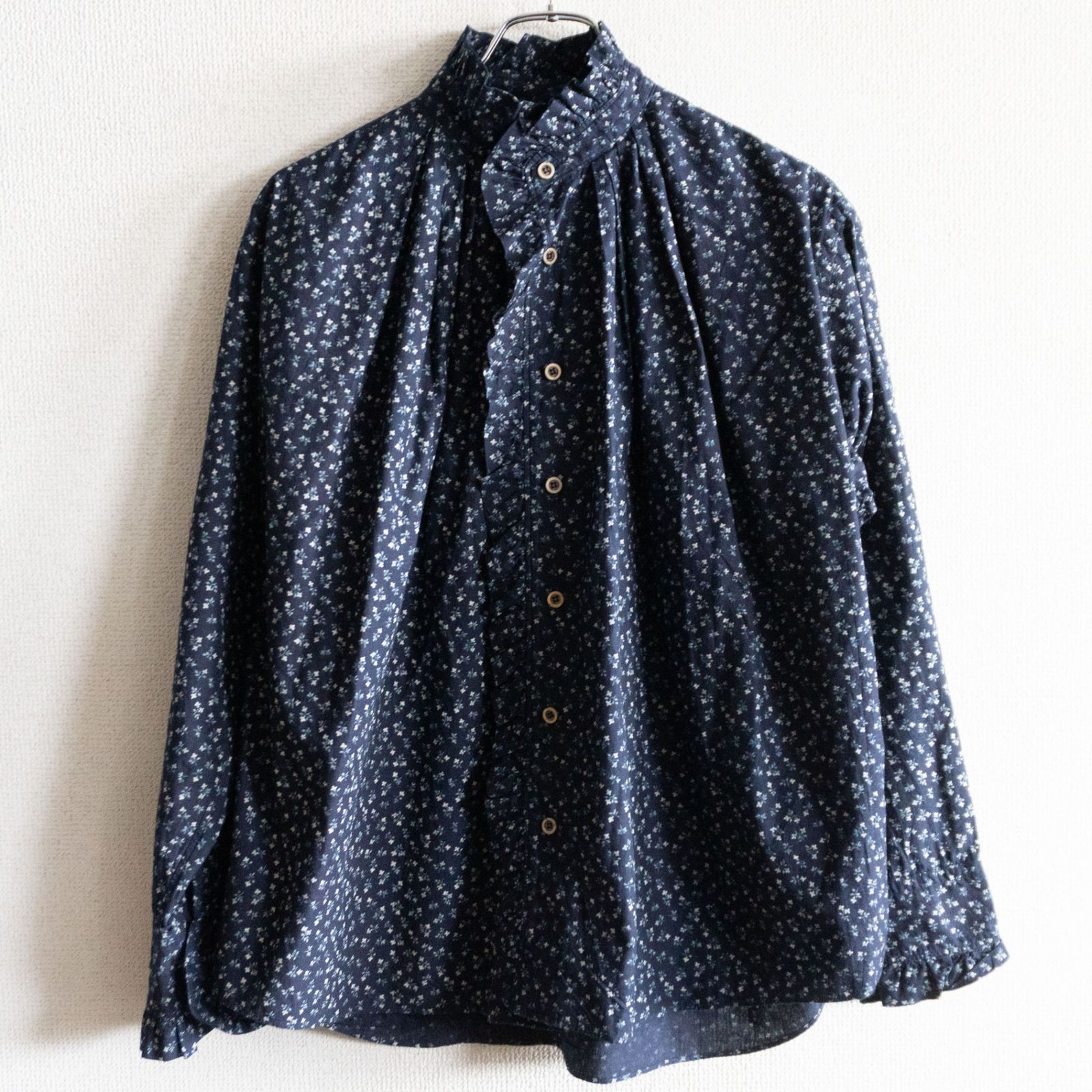 極美品】45R【雲間草プリントのフリルブラウス】インディゴ 45rpm 
