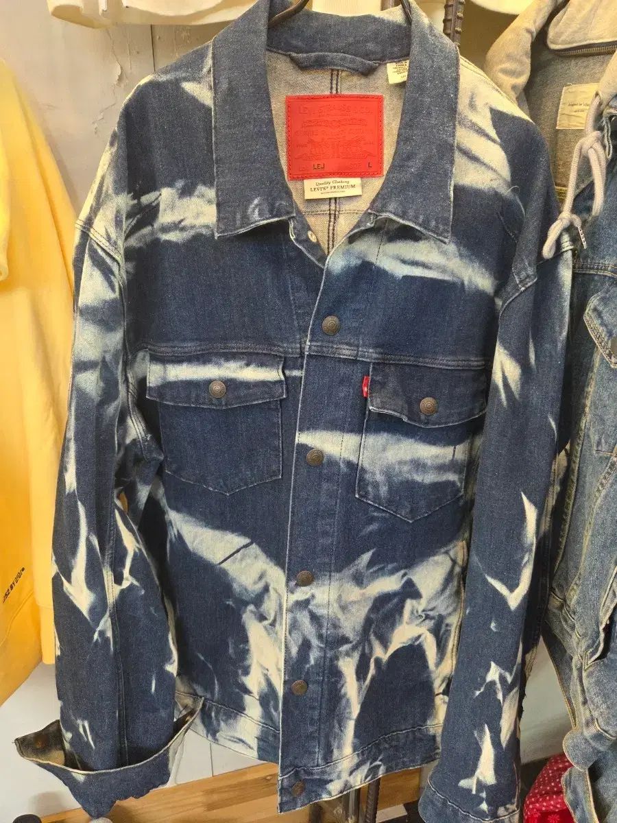 大人気，限定SALE リーバイス デニム ジャケット タイダイ Lサイズ
