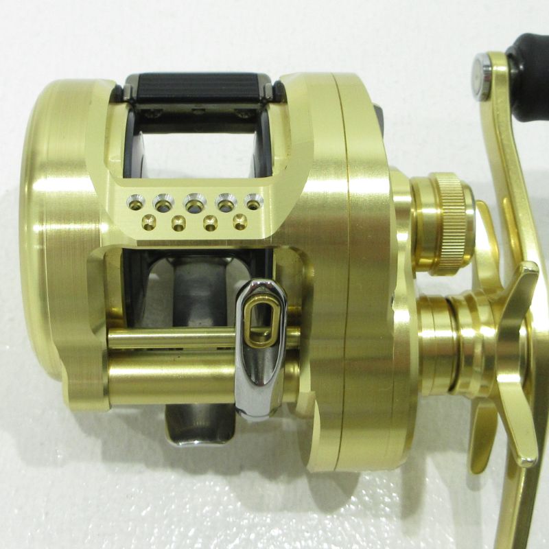 三重本店】 中古 SHIMANO | シマノ リール 23 カルカッタ コンクエスト