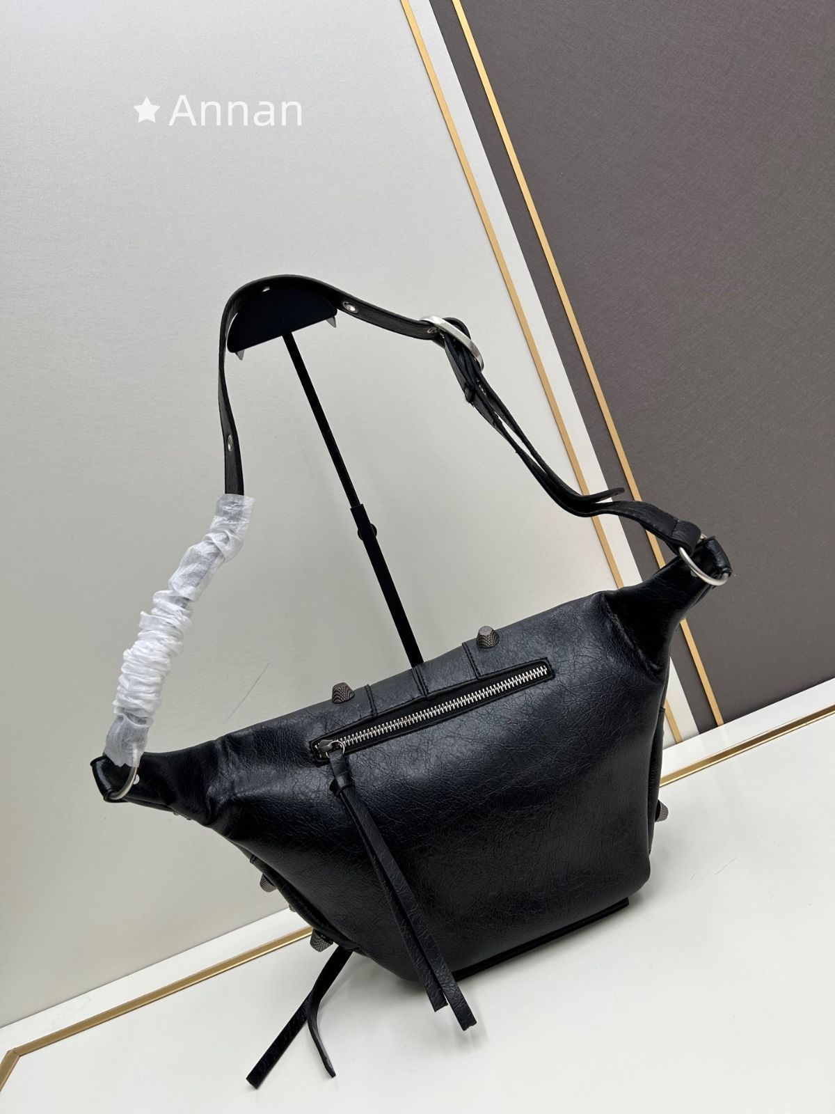 最終値下げ BALENCIAGA(バレンシアガ) ウエストポーチ - メルカリ