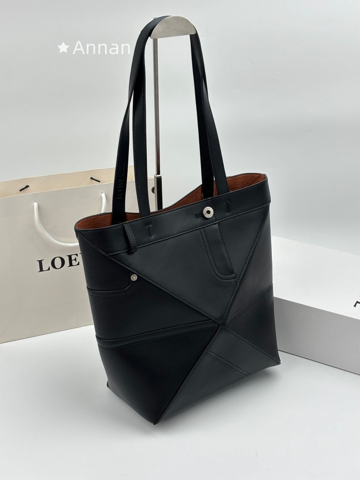 美品！LOEWE ロエベ レザーショルダーバッグ 黒 バッグ 《極美品 