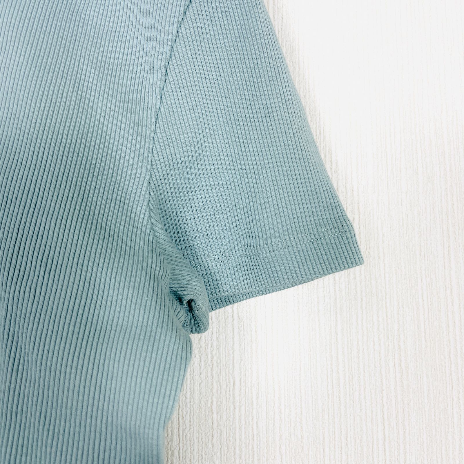 良品】FENDI（フェンディ） Tシャツ ロゴ刺繍 クロップド リブ FS8110 