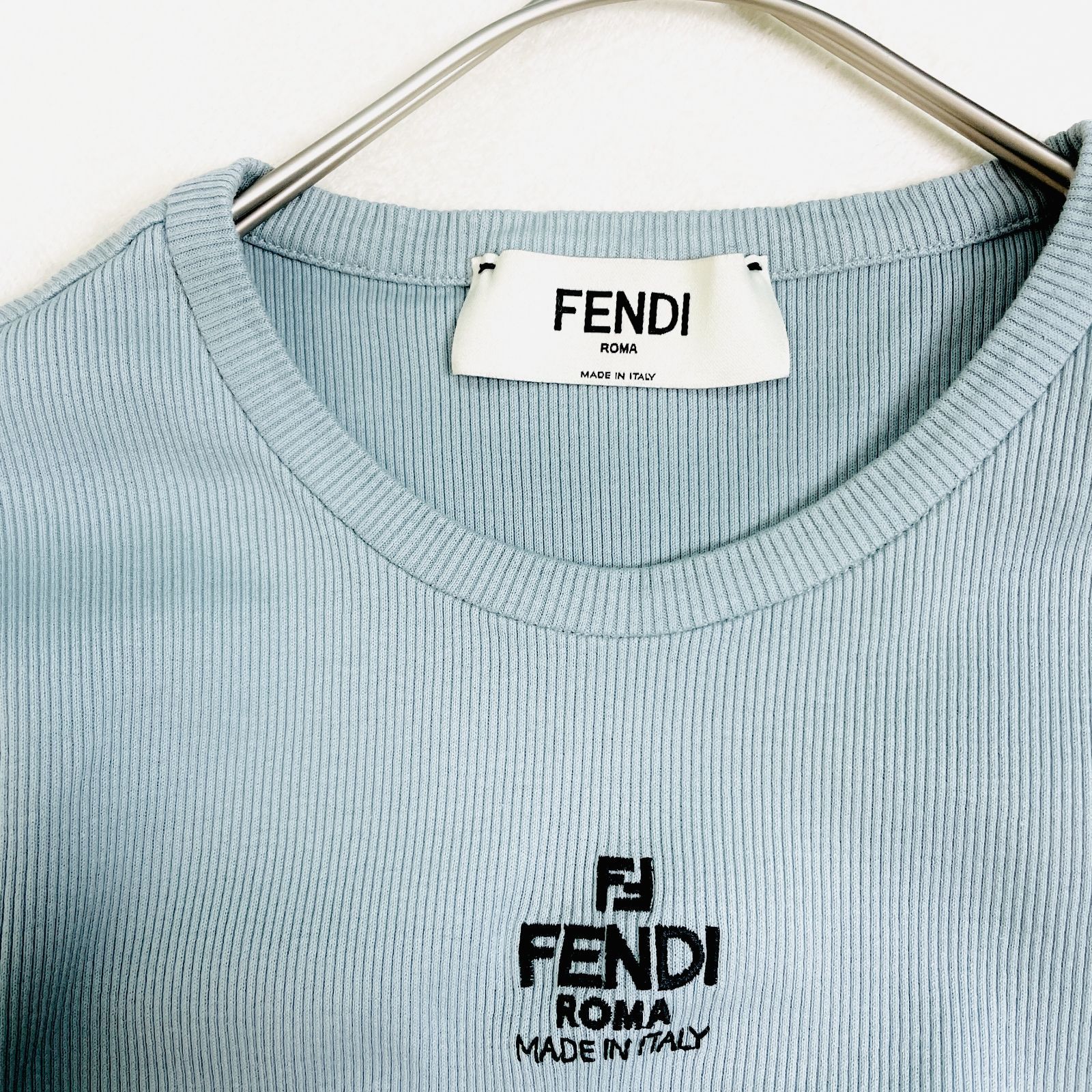 良品】FENDI（フェンディ） Tシャツ ロゴ刺繍 クロップド リブ FS8110 