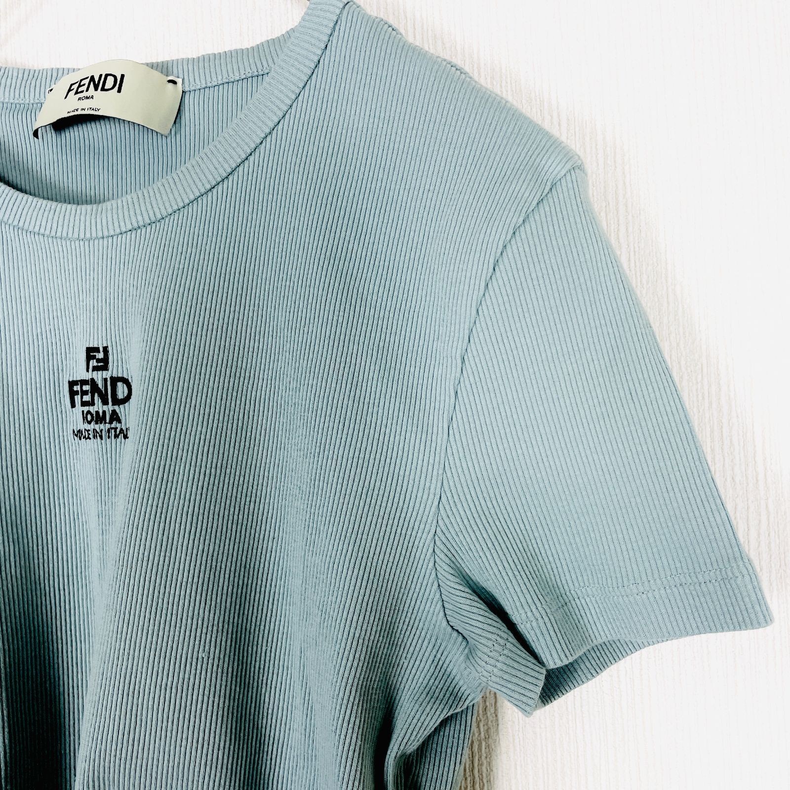 良品】FENDI（フェンディ） Tシャツ ロゴ刺繍 クロップド リブ FS8110 