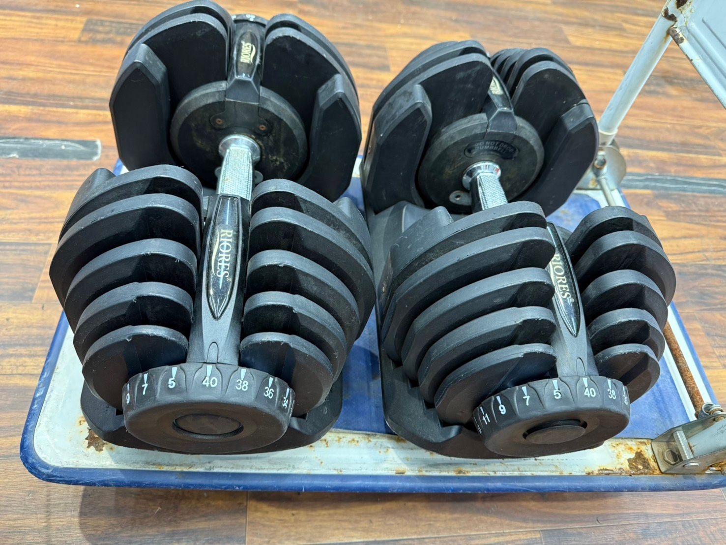 RIORES（リオレス)  ダイヤル式可変式ダンベル    最小5kg〜最大40kg調整可能  ２個セット RIORES（リオレス) ダイヤル式可変式ダンベル 最小5kg〜最大40kg調整