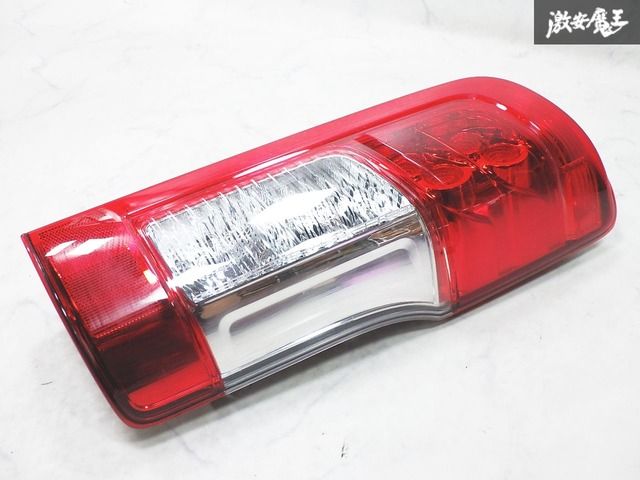キャラバン(E26)3型後期　新車外し　純正テールライト キャラバン e26 キャラバン テールランプ 純正 後期 nv350キャラバン