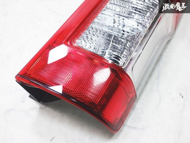 日産 純正 E26 NV350 キャラバン 後期 テールライト テールランプ 右