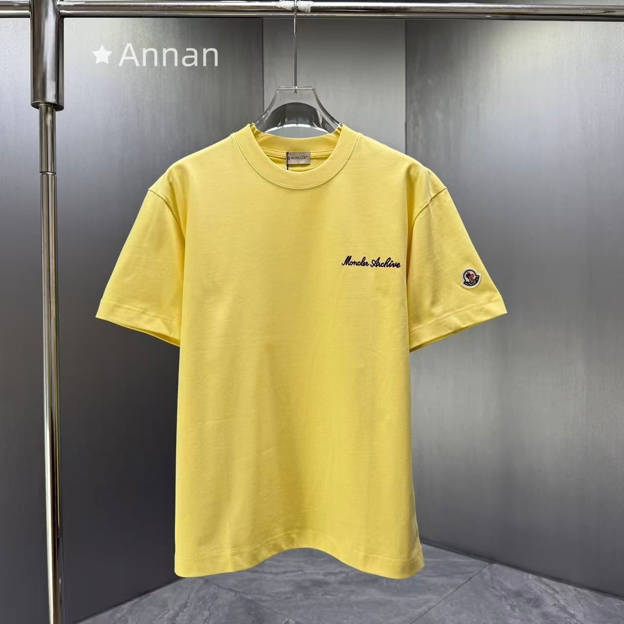 未使用に近い 美品☆ 美品美品 MONCLER モンクレール Tシャツ 未使用に近い 美品☆ 美品美品 MONCLER モンクレール Tシャツ