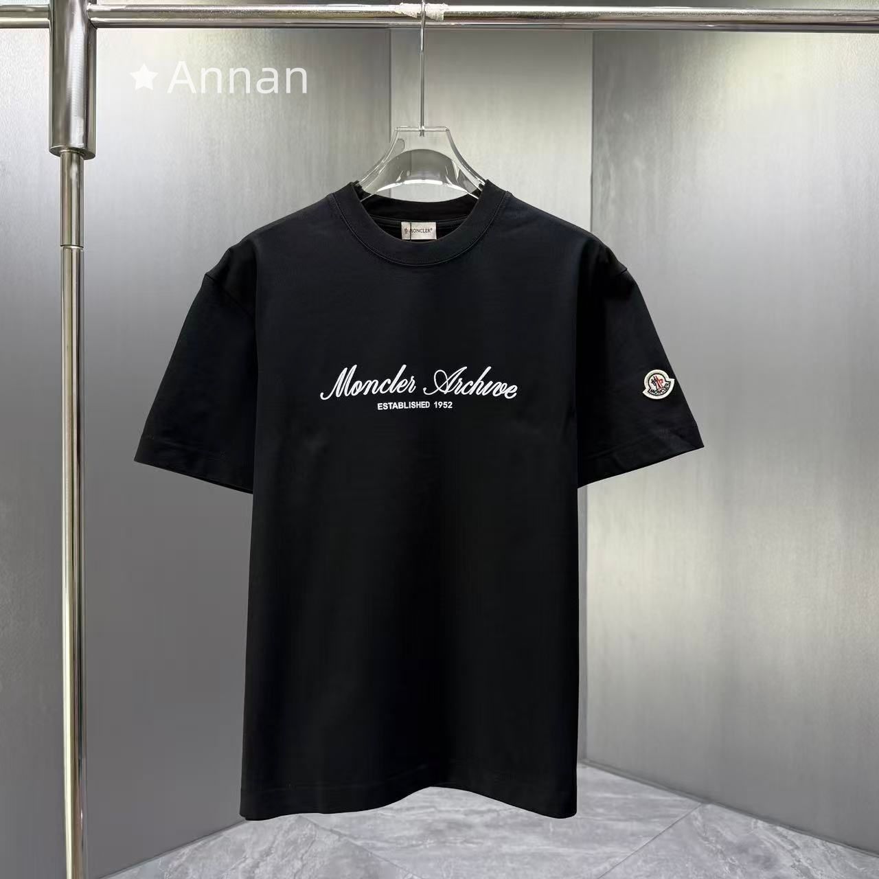 超美品テーラーメイド 超美品 Tシャツ Tシャツ 黒 胸元ロゴプリント モック