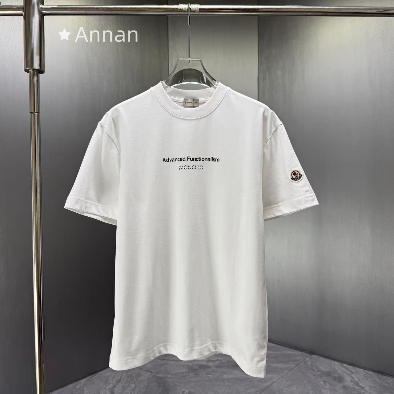 状態良 超美品美品 MONCLER モンクレール Tシャツ 半袖 夏服 状態良 超美品美品 MONCLER モンクレール Tシャツ 半袖 夏服