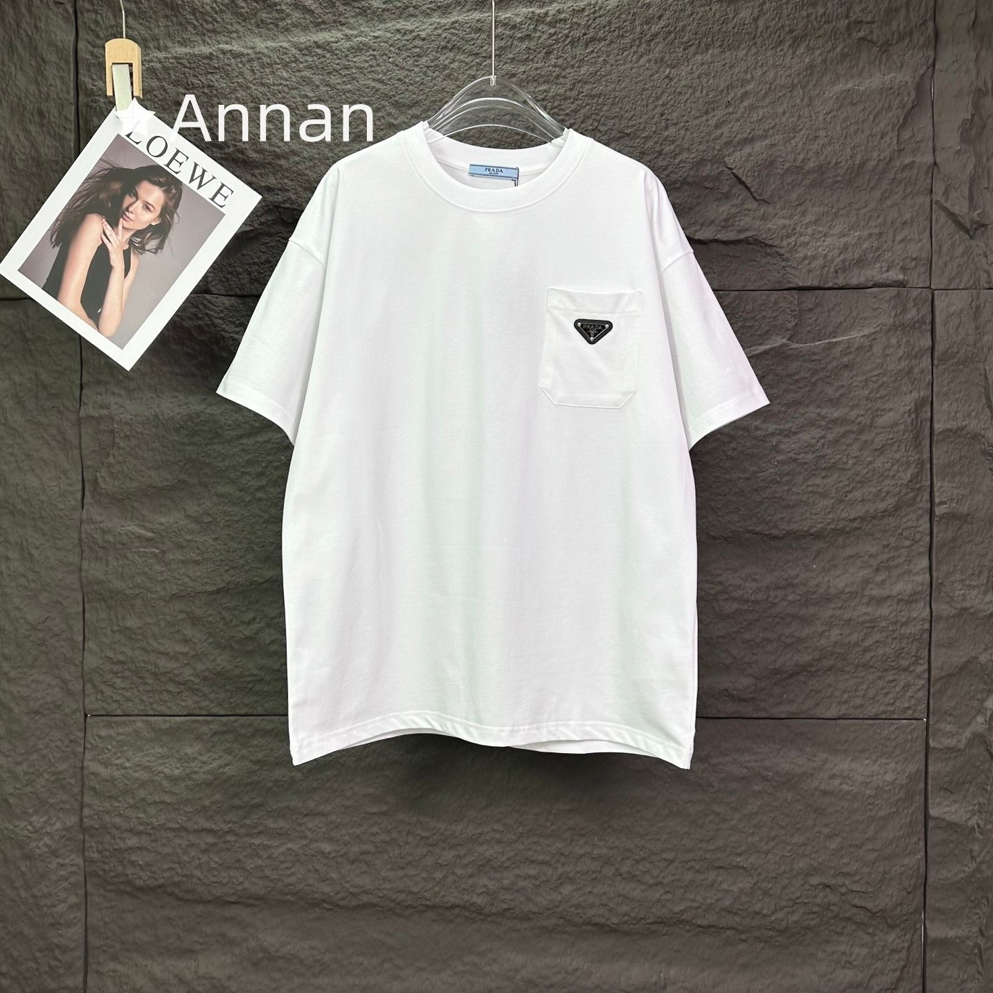 状態良 新品 PRADA プラダ Tシャツ 半袖 夏服 トップス 男女兼用 状態良 新品 PRADA プラダ Tシャツ 半袖 夏服 トップス 男女兼用