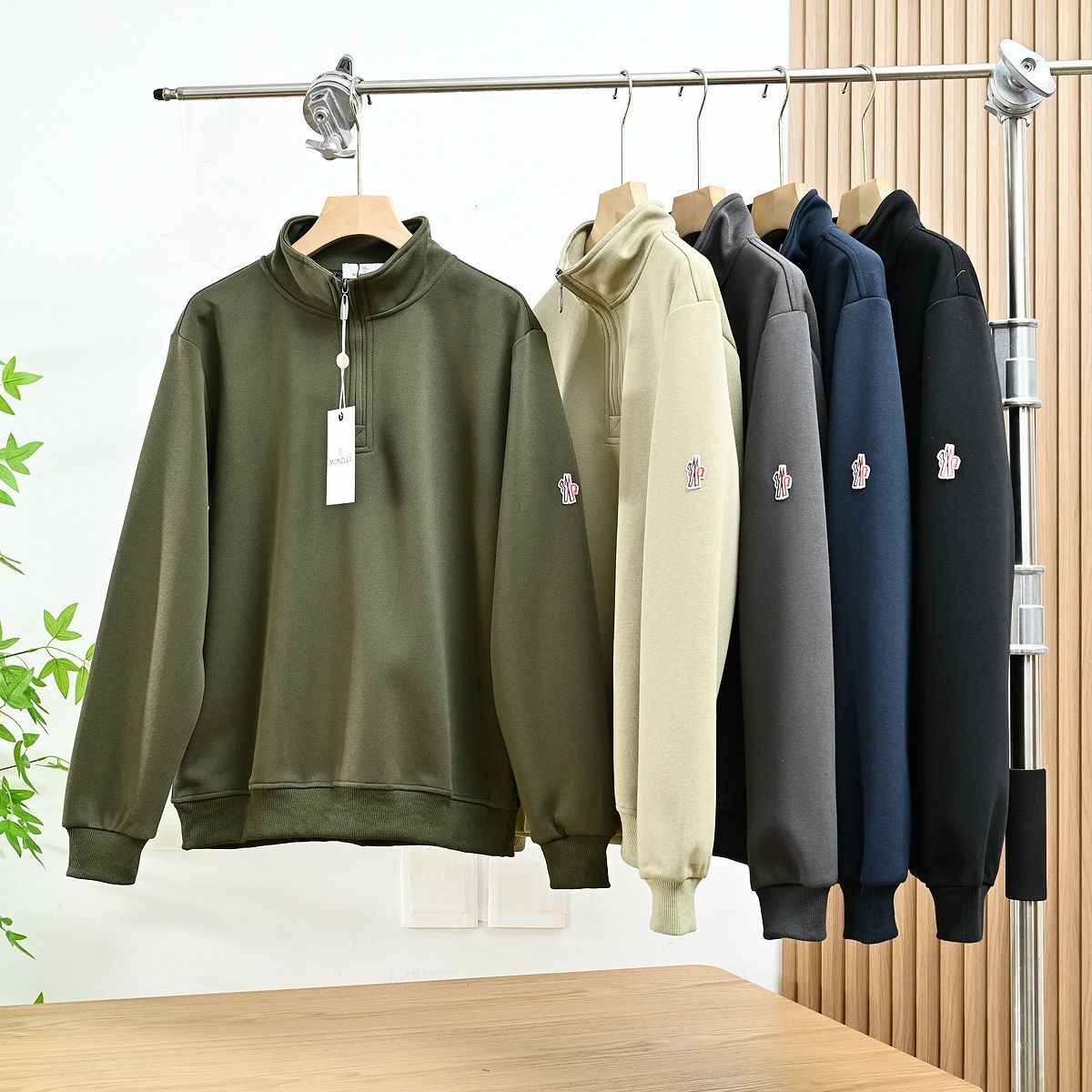 美品 美品 新品！新品 新品 タグ付 MONCLER モンクレール パーカー 