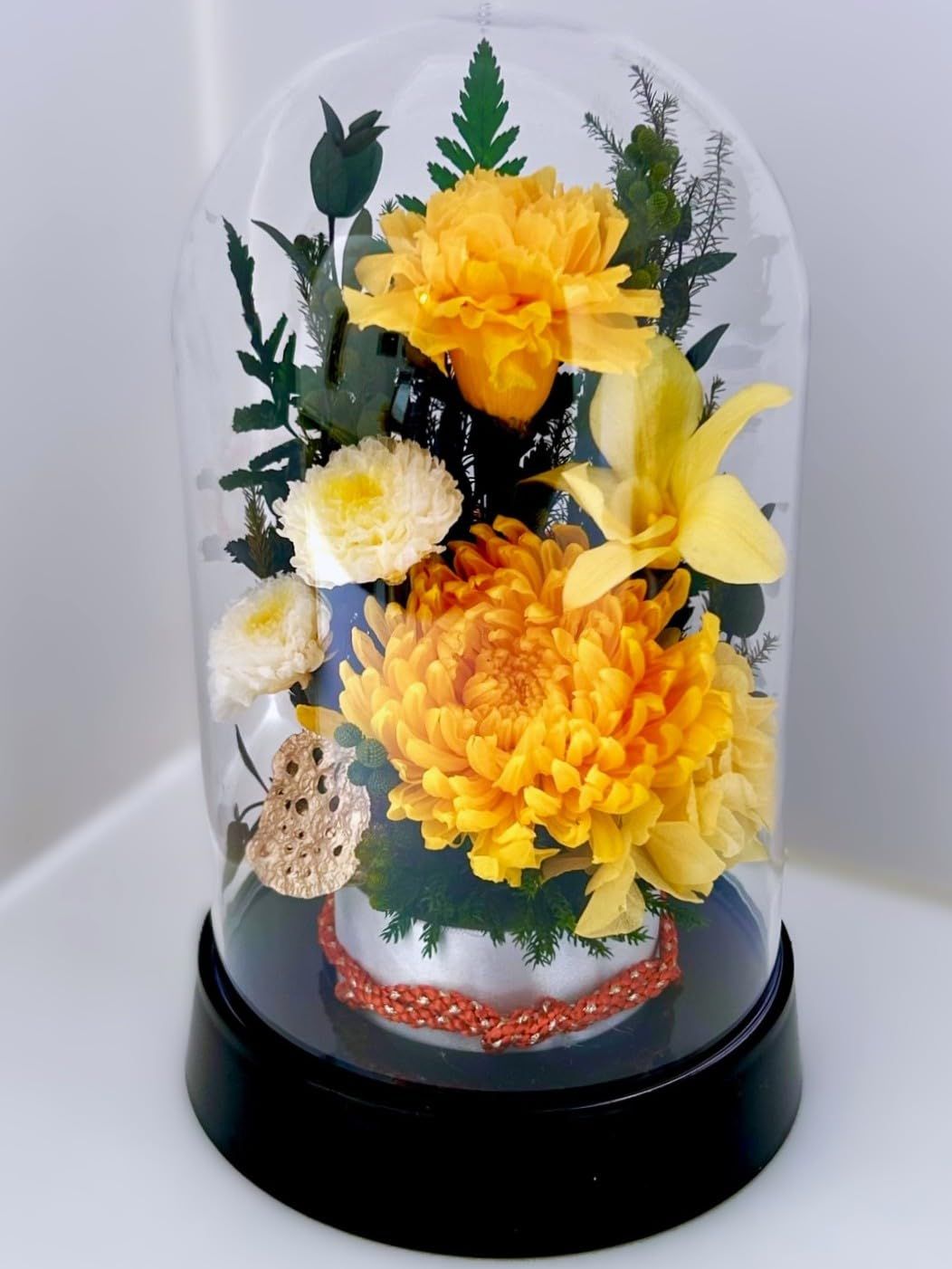 新品 供花 御供 訃報 仏花 命日 お供え お悔み お仏壇 法要 プリザーブドフラワー仏花 枯れないお花 ドームケース入り (黒土台 白桃菊お供えドーム) 新品 供花 御供 訃報 仏花 命日 お供え お悔み お仏壇 法要 プリザーブドフラワー仏花 枯れないお花 ドームケース入り (黒土台 白桃菊お供えドーム)
