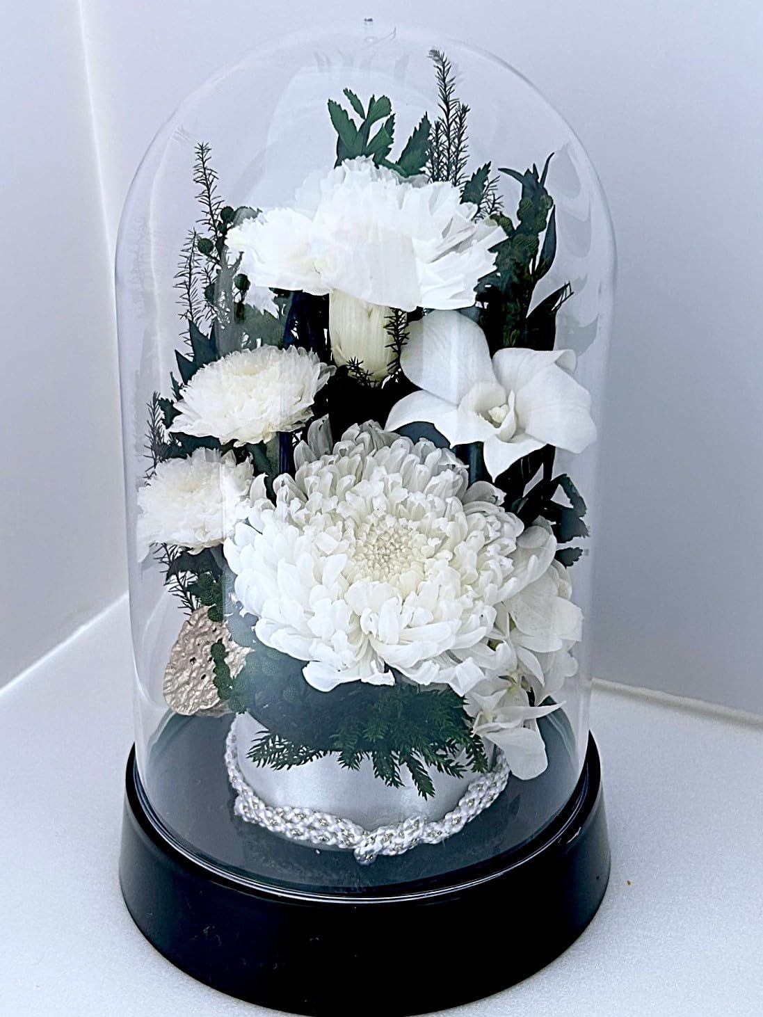 新品 供花 御供 訃報 仏花 命日 お供え お悔み お仏壇 法要 プリザーブドフラワー仏花 枯れないお花 ドームケース入り (黒土台 白桃菊お供えドーム) 新品 供花 御供 訃報 仏花 命日 お供え お悔み お仏壇 法要 プリザーブドフラワー仏花 枯れないお花 ドームケース入り (黒土台 白桃菊お供えドーム)