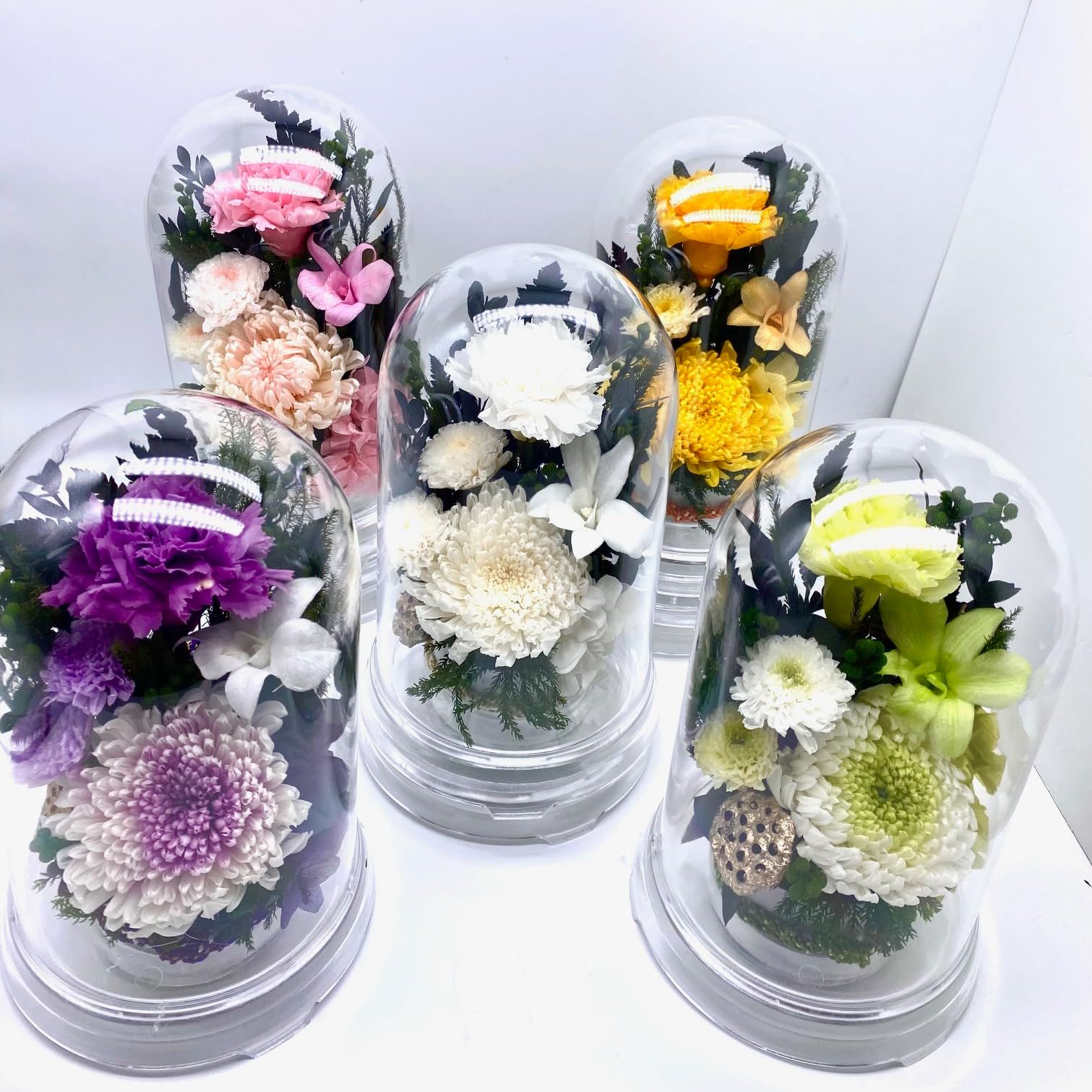 新品 供花 御供 訃報 仏花 命日 お供え お悔み お仏壇 法要 プリザーブドフラワー仏花 枯れないお花 ドームケース入り (黒土台 白桃菊お供えドーム) 新品 供花 御供 訃報 仏花 命日 お供え お悔み お仏壇 法要 プリザーブドフラワー仏花 枯れないお花 ドームケース入り (黒土台 白桃菊お供えドーム)